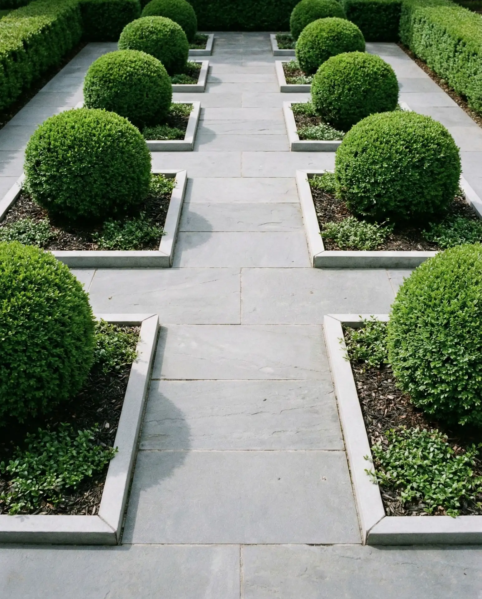 Bloxburg-Inspired Symmetrical Garden Layout 1