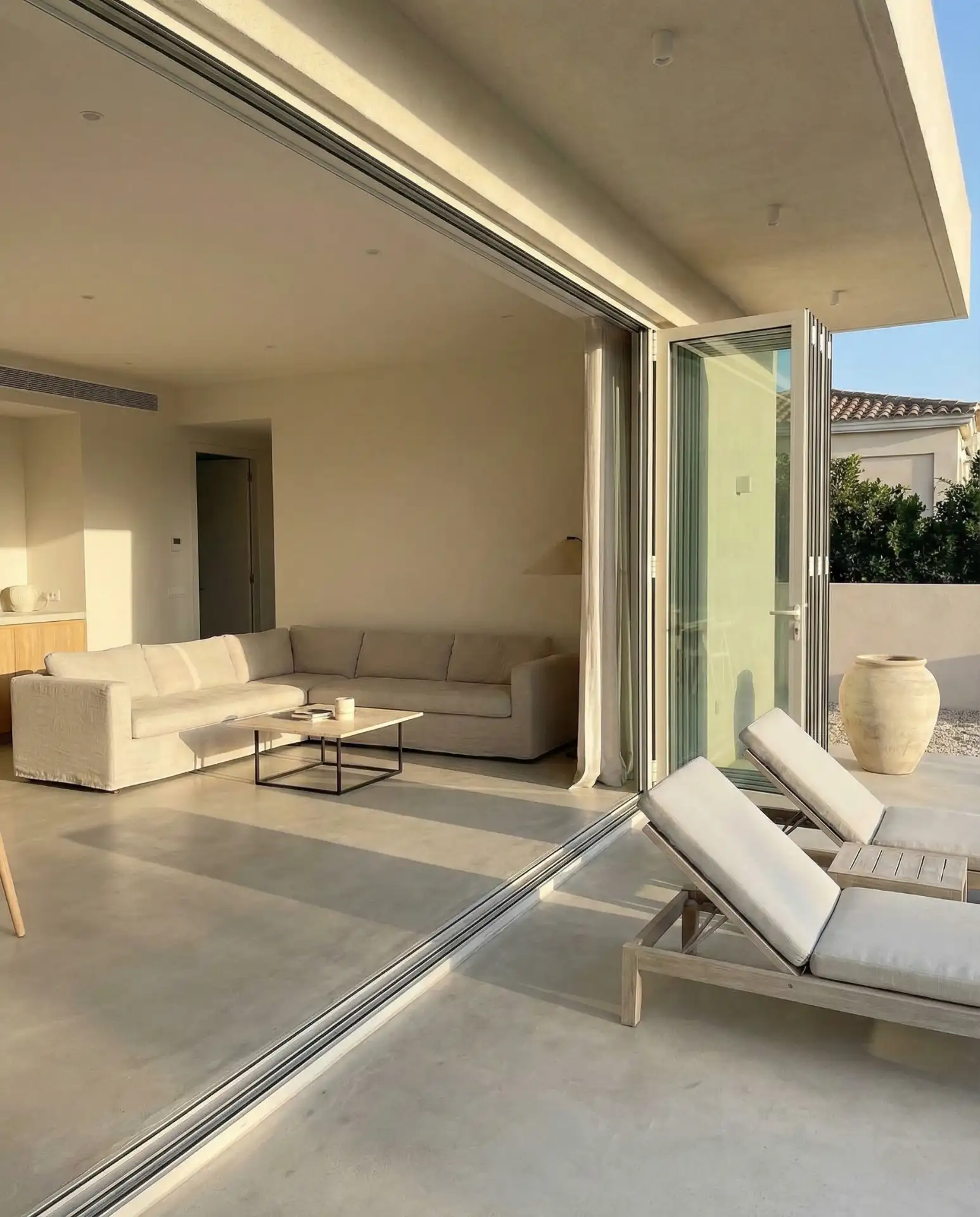 Indoor-Outdoor Room with Folding Walls 2