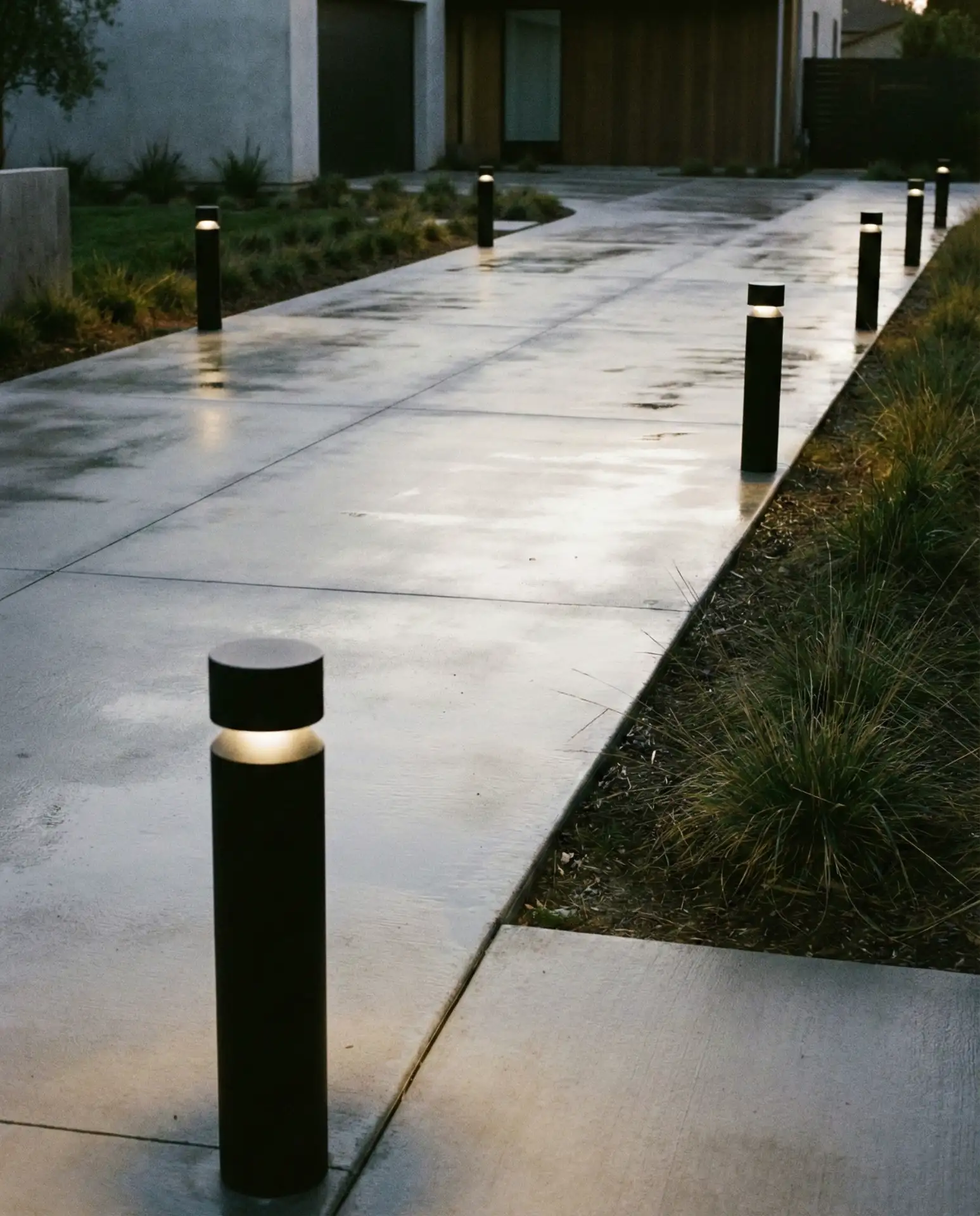 Minimalist Bollard Lights for Modern Driveways 2