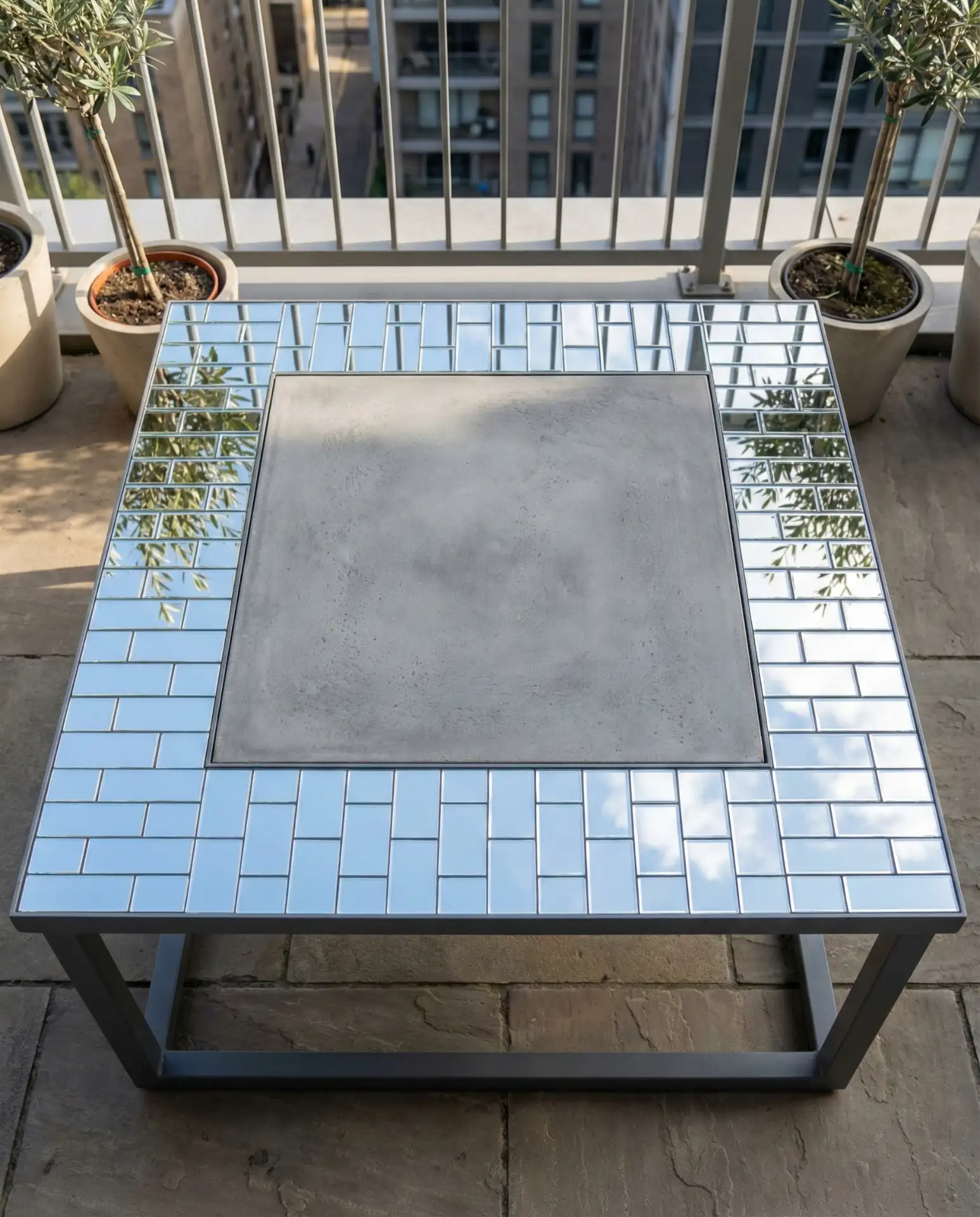 Mirrored or Reflective Tile Accent 1