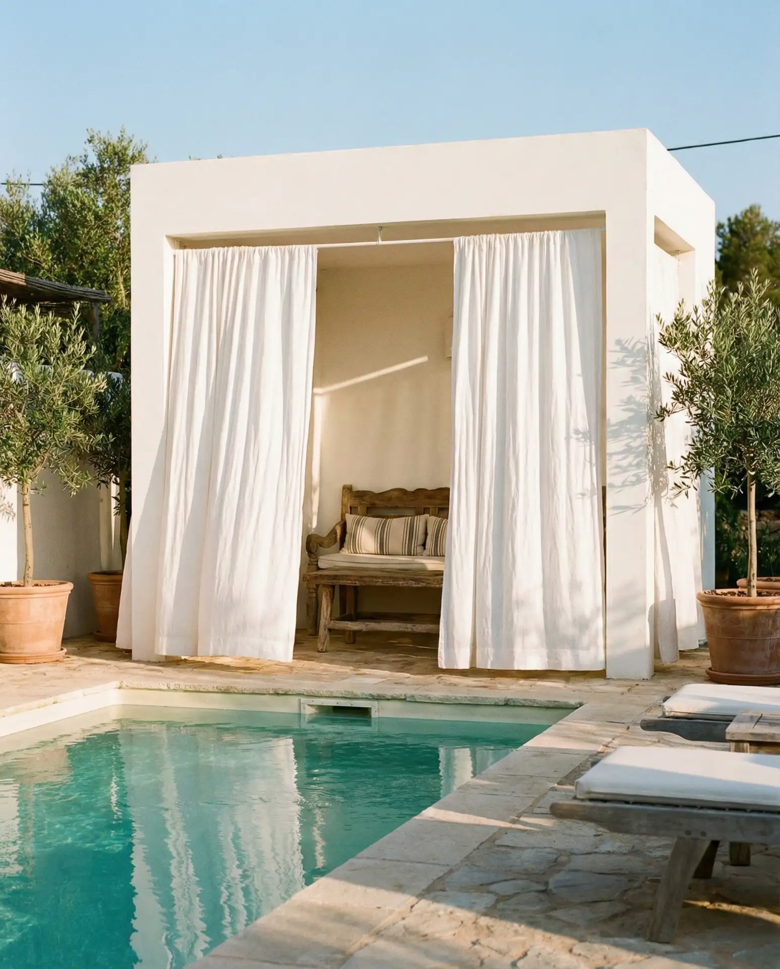 Pool-with-Poolside-Cabana-or-Changing-Room 2