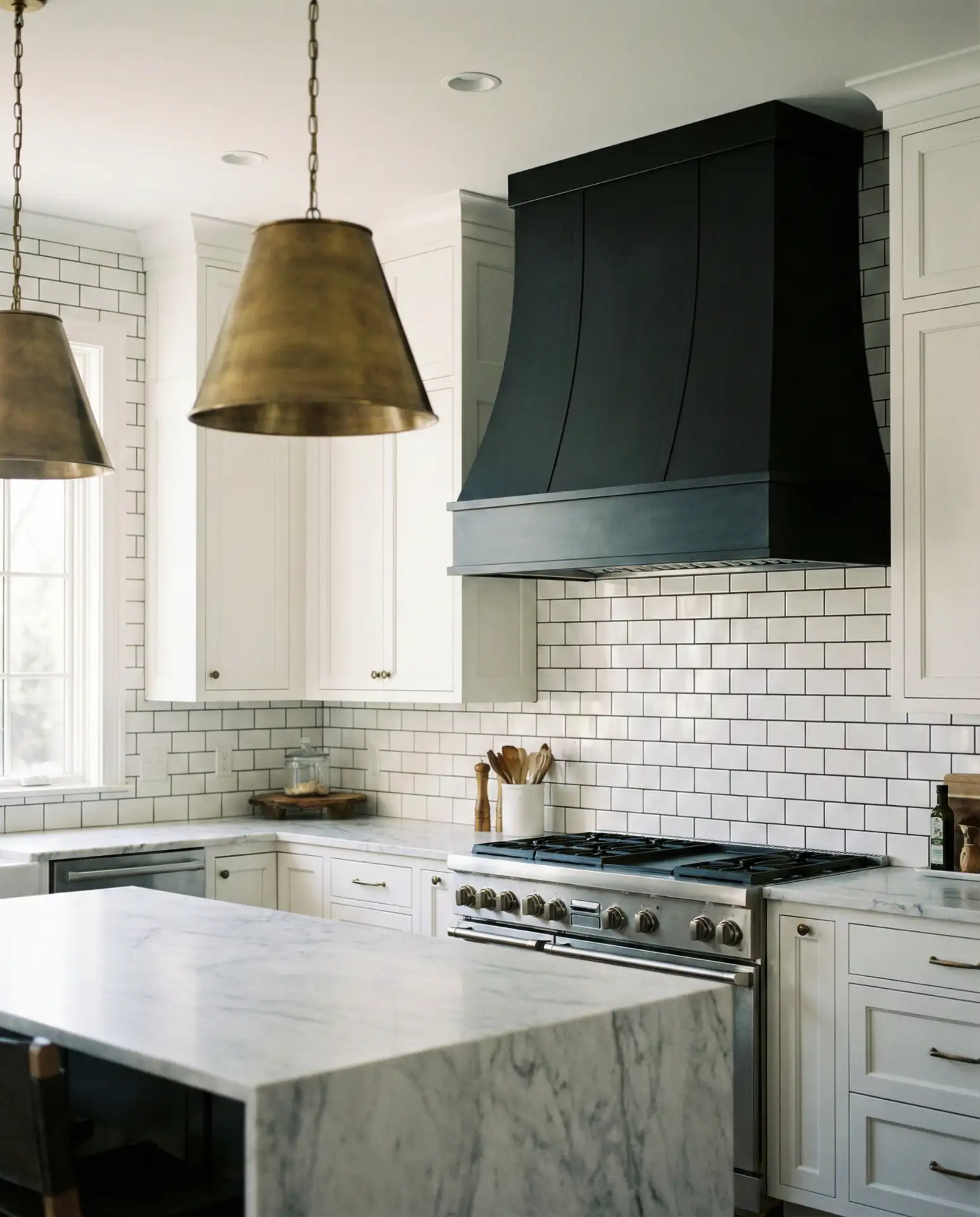 Black Range Hood as a Focal Point 1