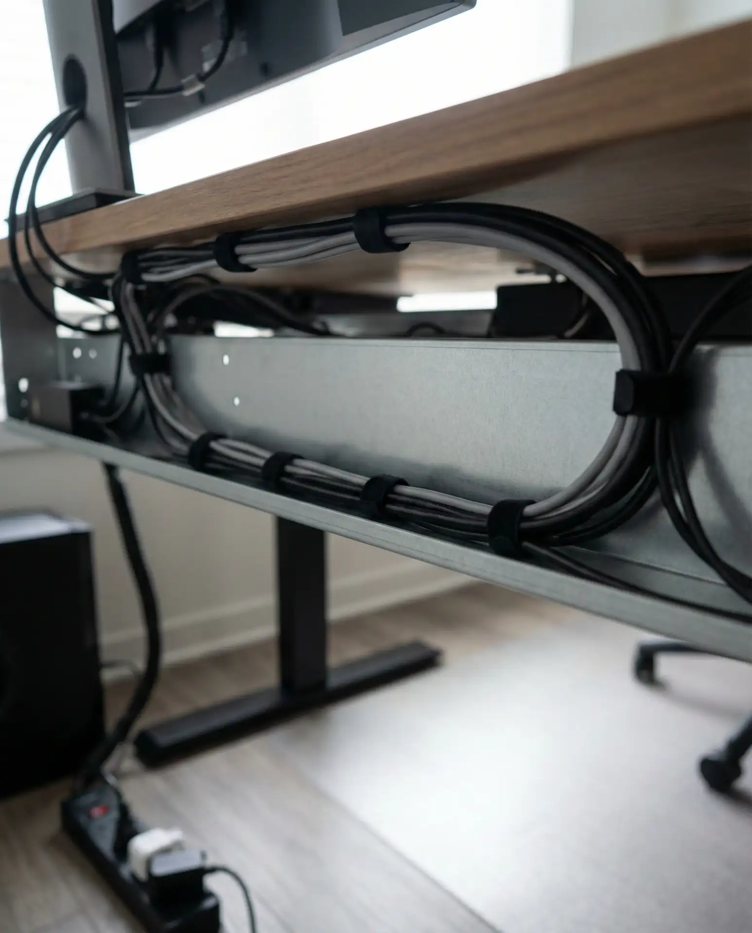 Computer Gaming Desk with Cable Management 1