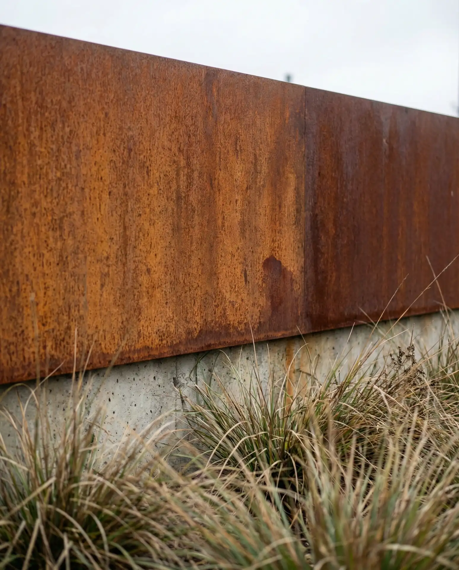 Horizontal Metal Panel Fence in Cor-Ten Steel 1