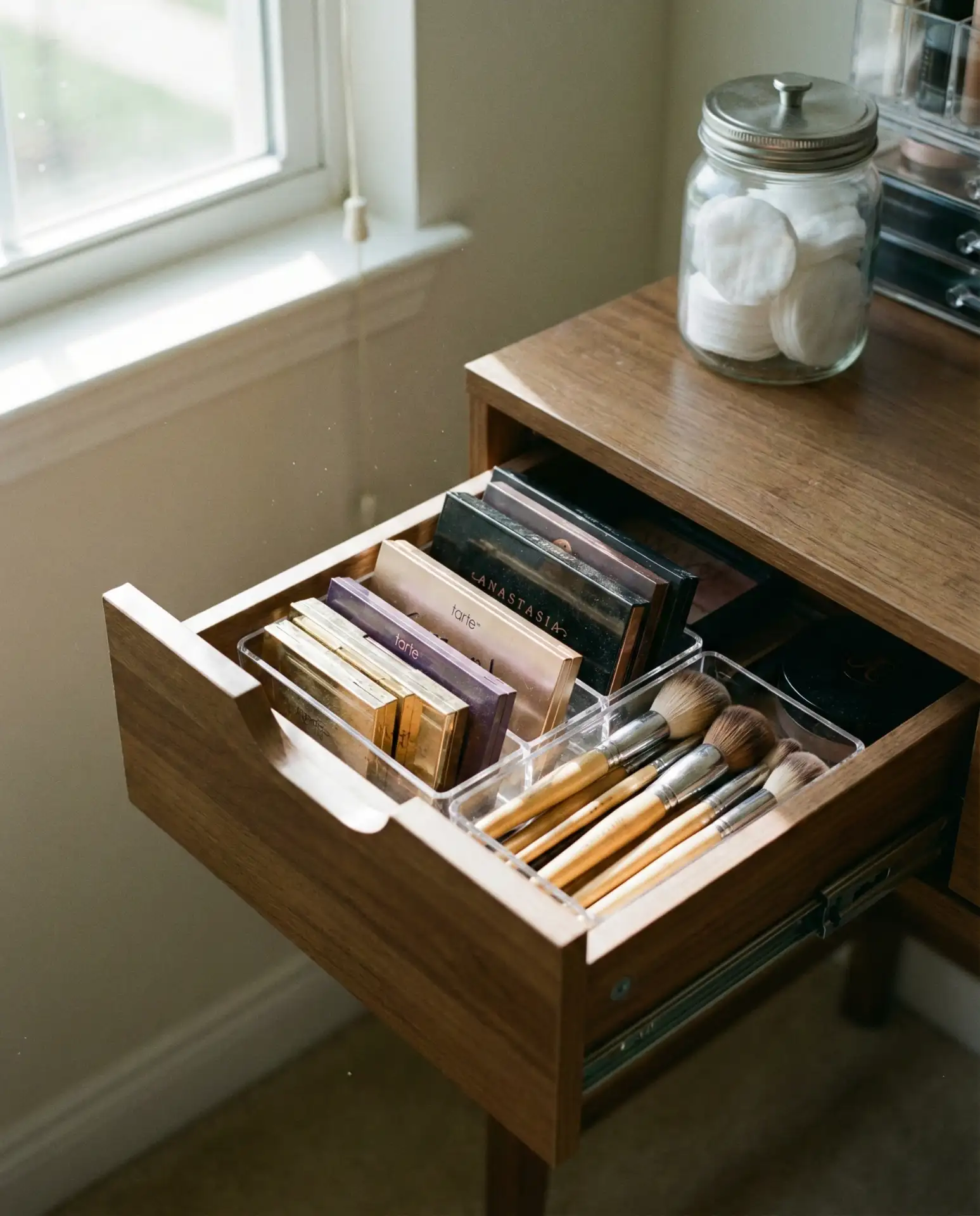 Makeup Vanity Desk with Drawers 2