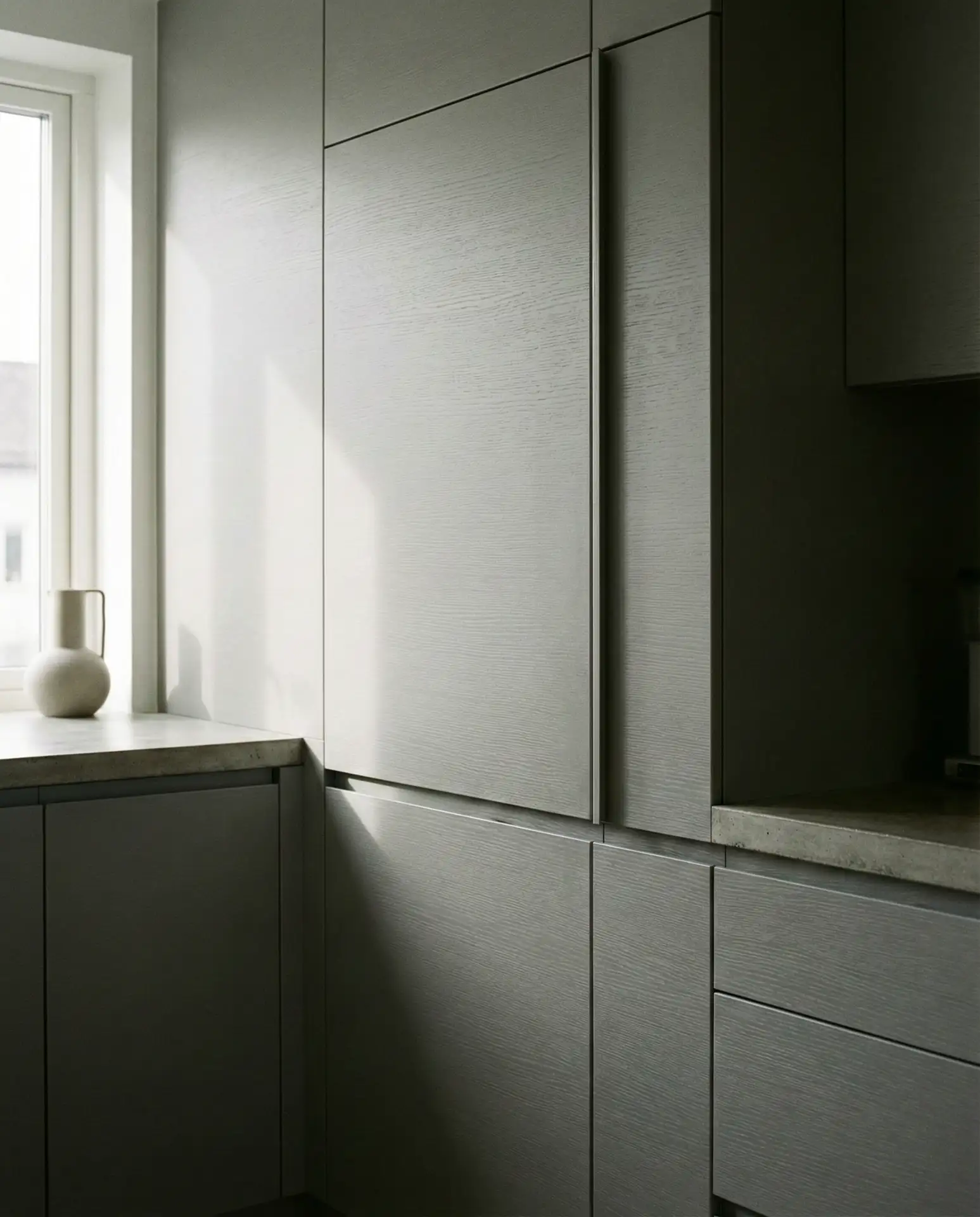 Minimal Handleless Cabinetry for Clean Lines 2