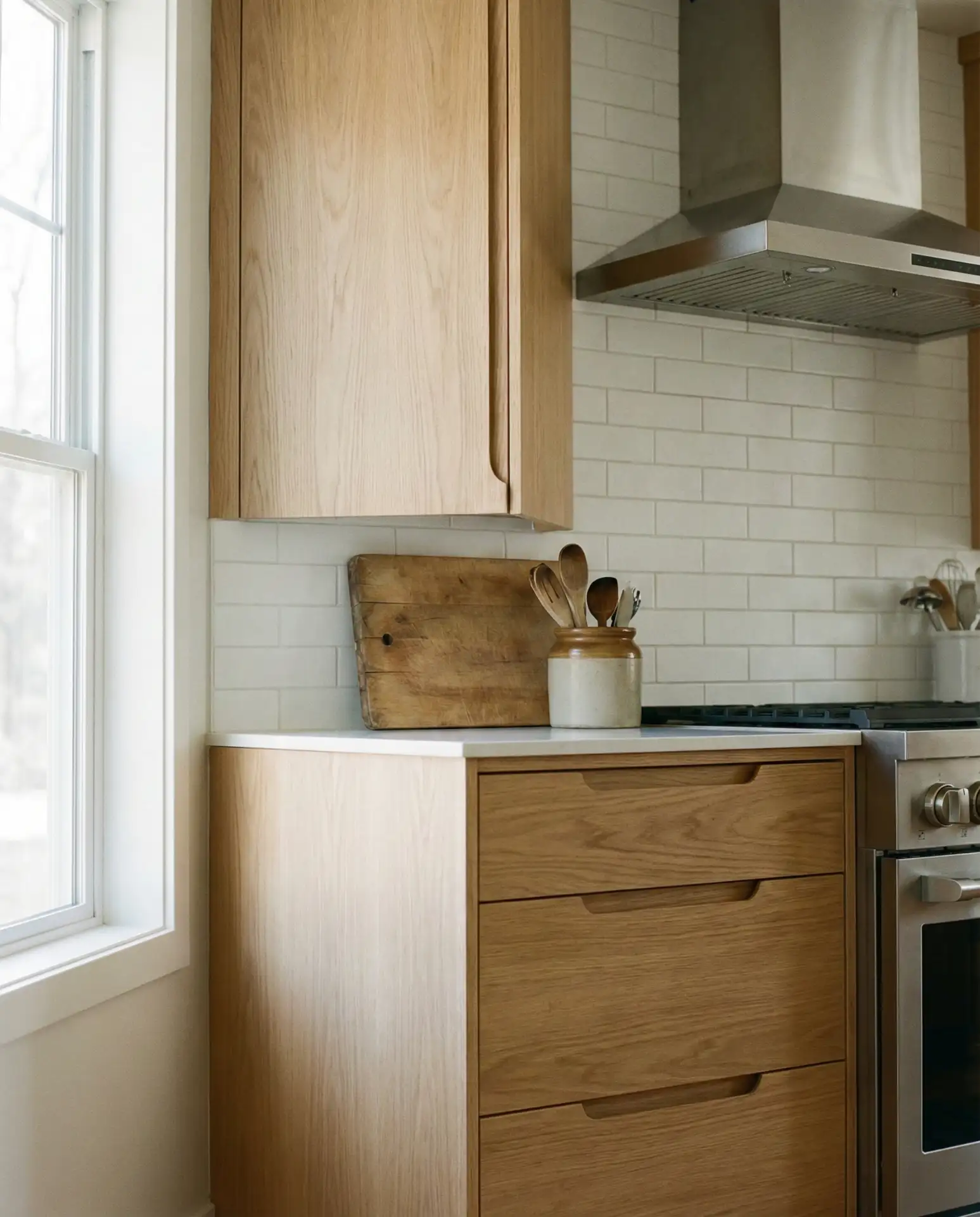 Minimalist White Oak with Integrated Handles 2