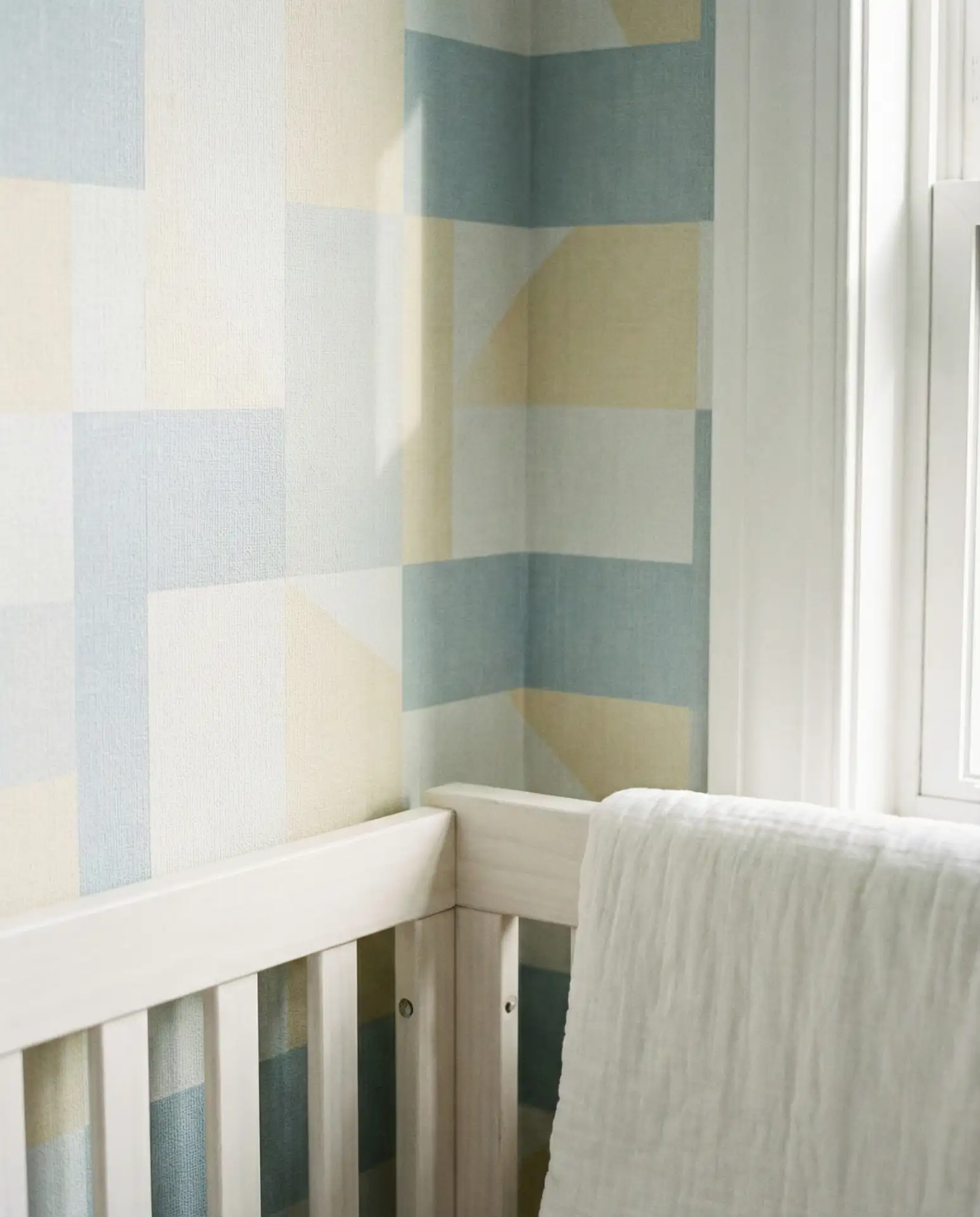 Peel-and-Stick Wallpaper with Geometric Patterns 2