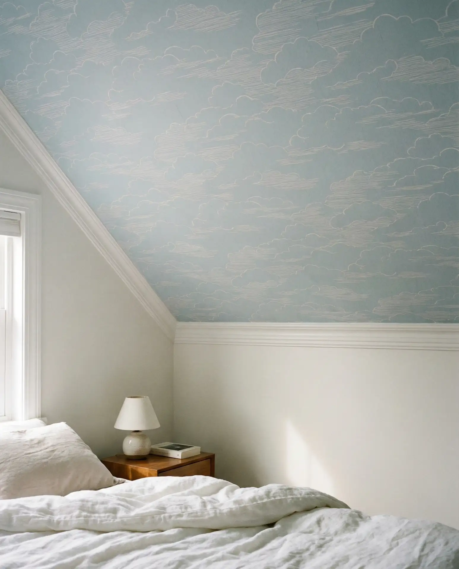 Statement Wallpaper on the Ceiling 2