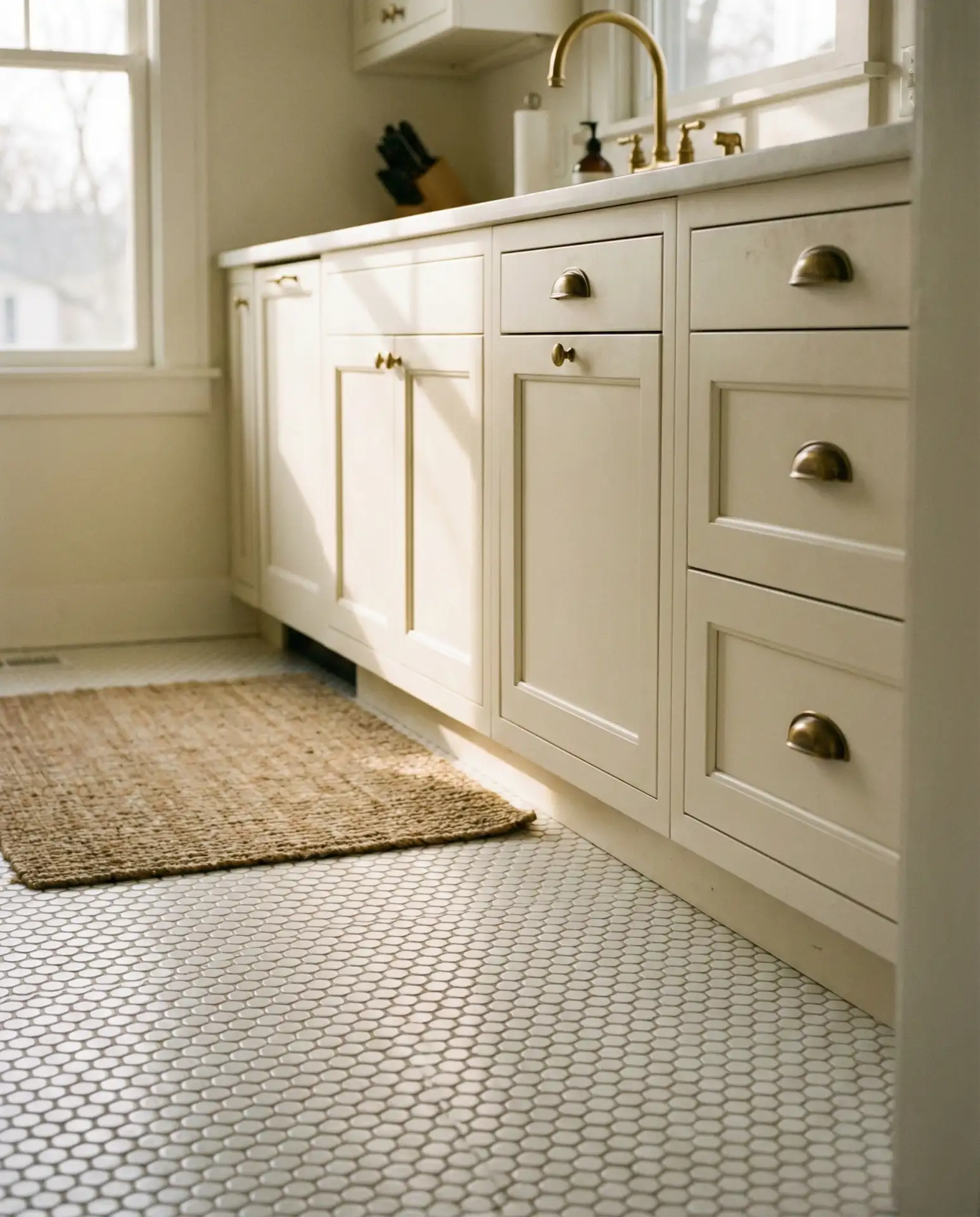 Stylish Penny Tile in Soft Neutrals 2