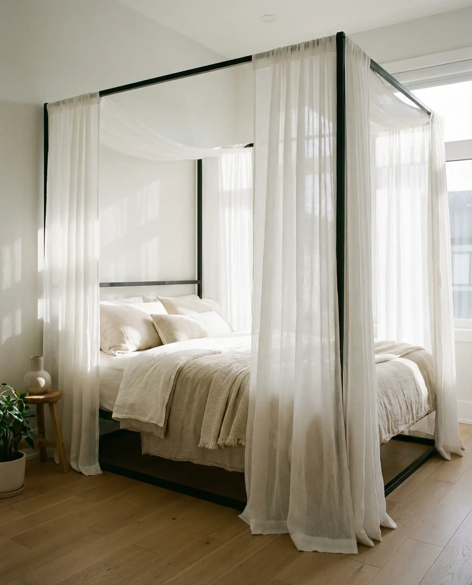 Canopy Bed for Adults Drama 1