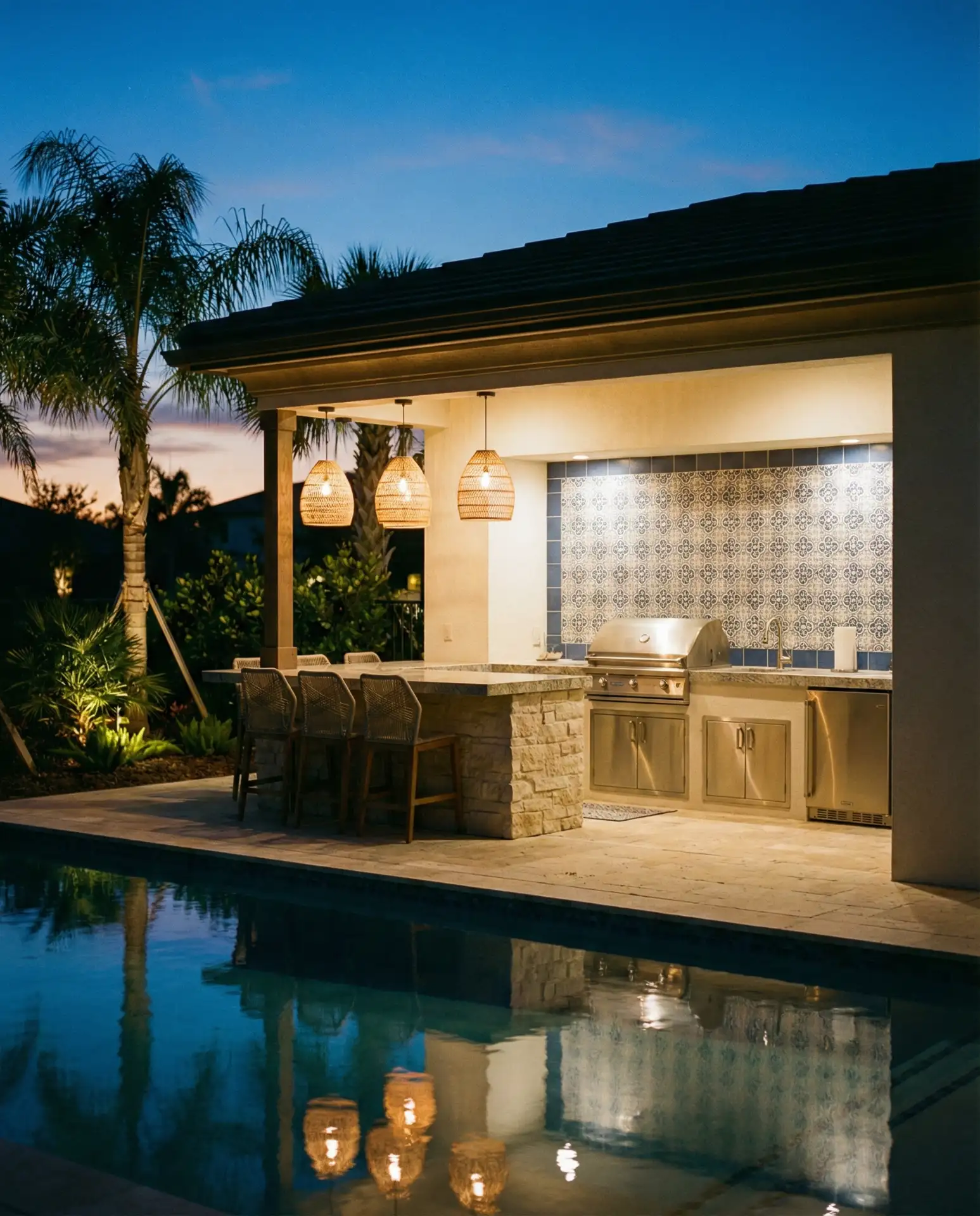 Pool with Integrated Outdoor Kitchen and Bar 2