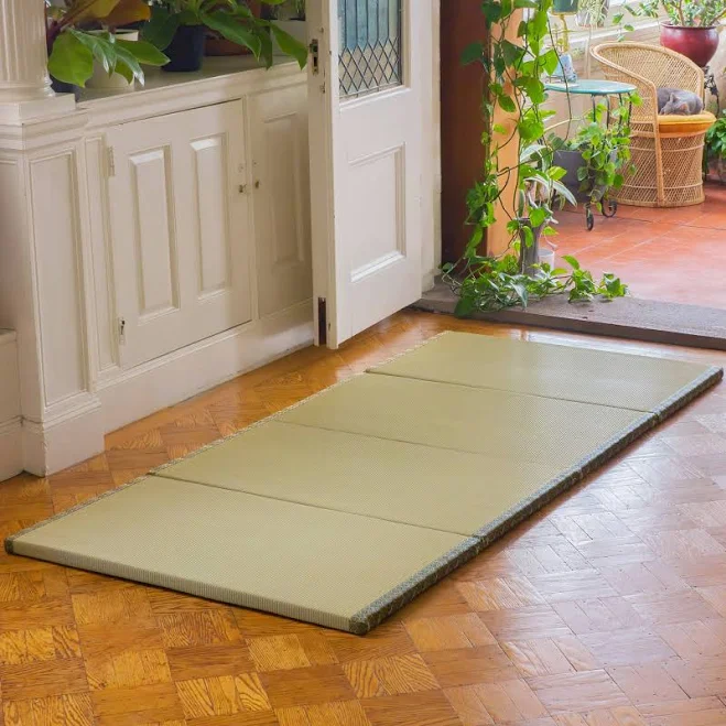 Red Lantern Folding Tatami Mat