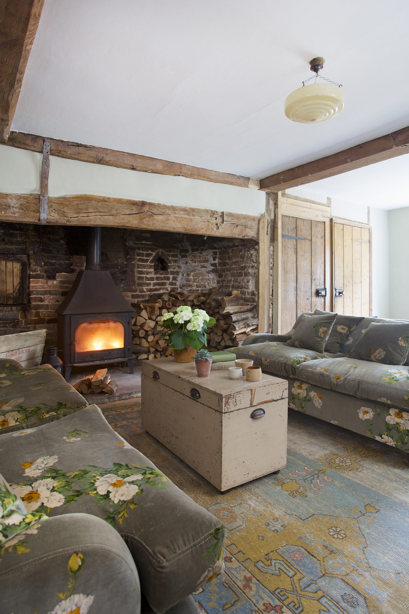 13 farmhouse living room ideas you can recreate in your home | Real Homes