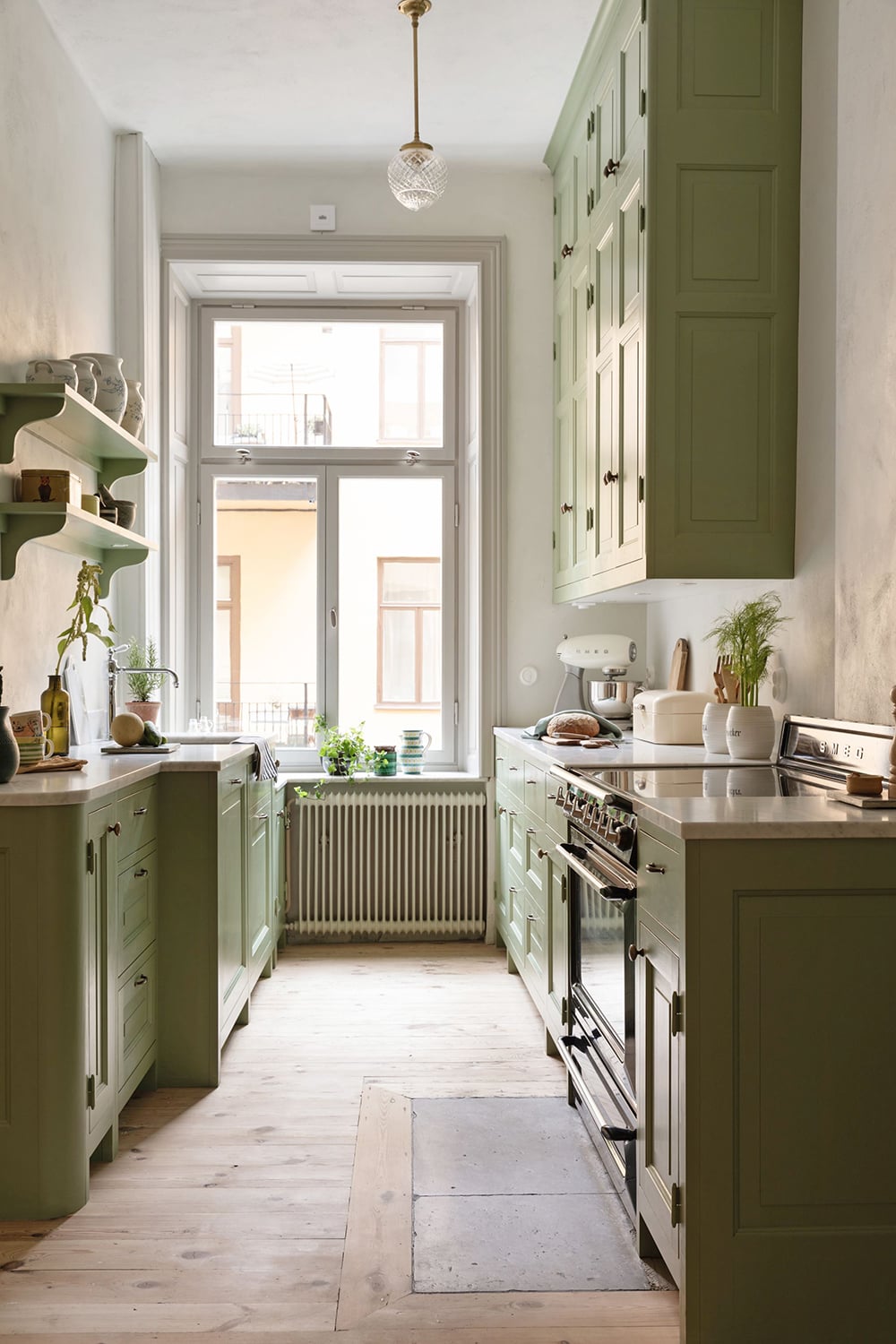 14 inspiring kitchens with sage green cabinets for a subtle fresh look - COCO LAPINE DESIGN