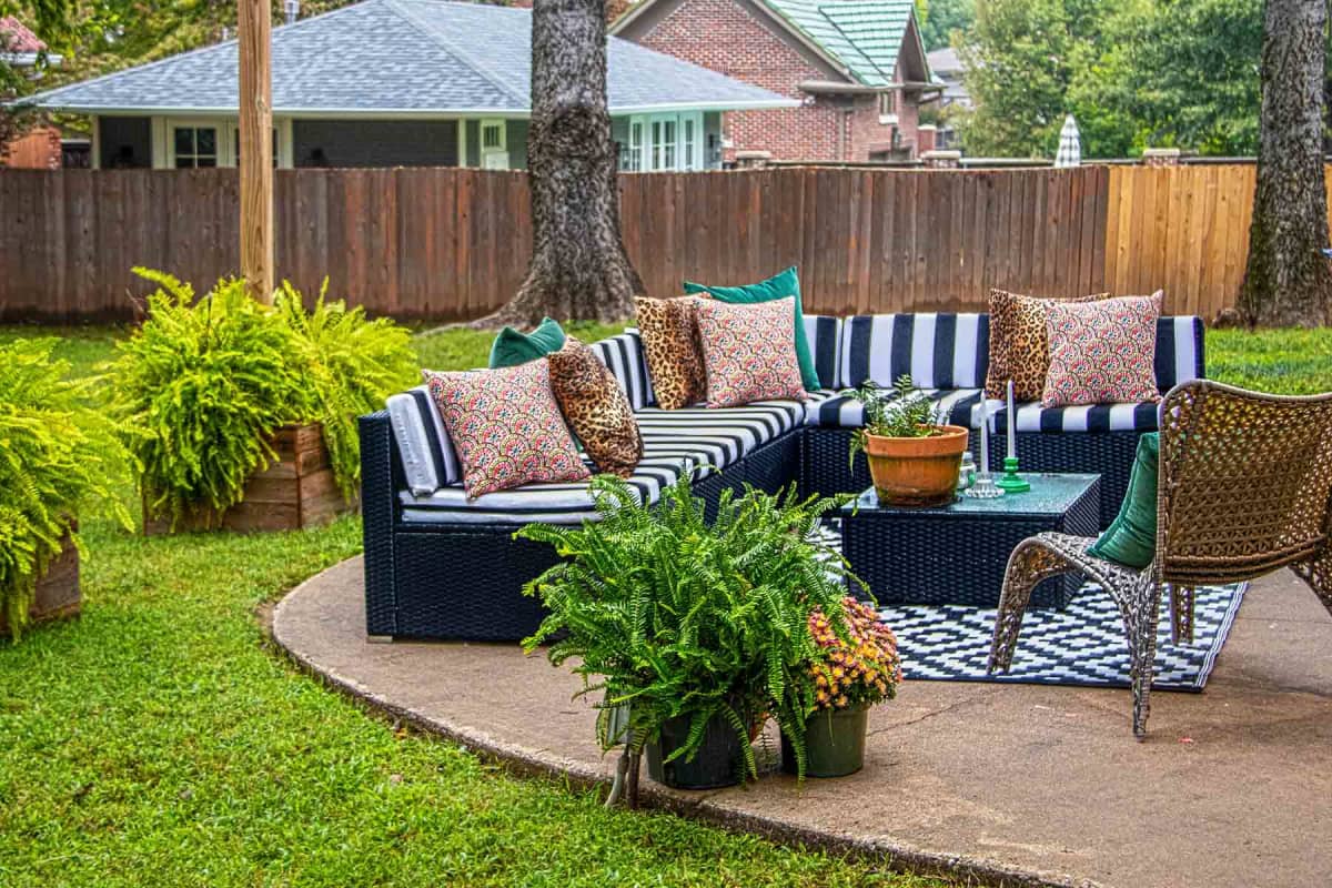 15 Cheap Backyard Makeover Ideas For Small and Large Outdoor Spaces (2026)
