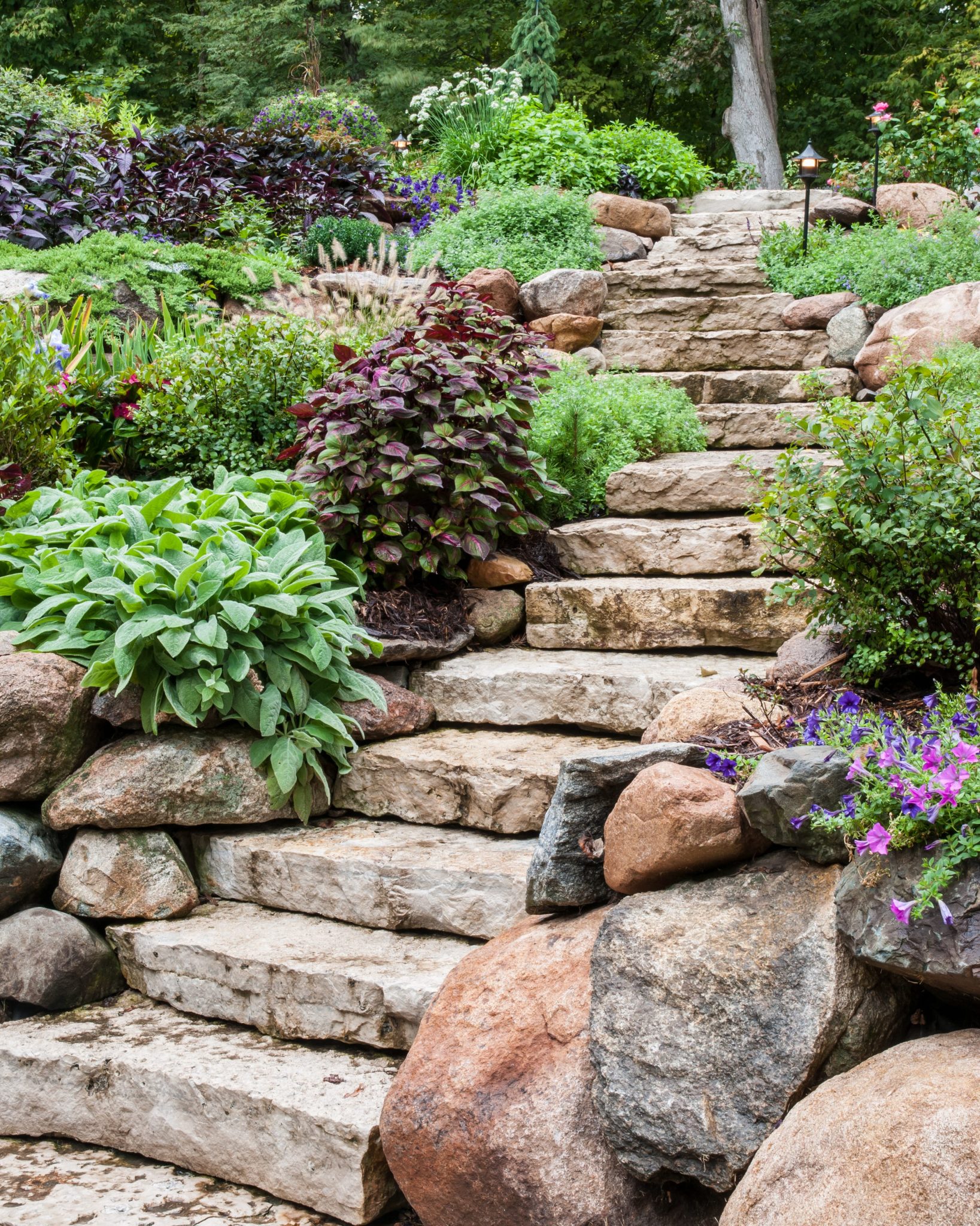 15 Smart Rock Landscaping Ideas to Inspire Your Renovation