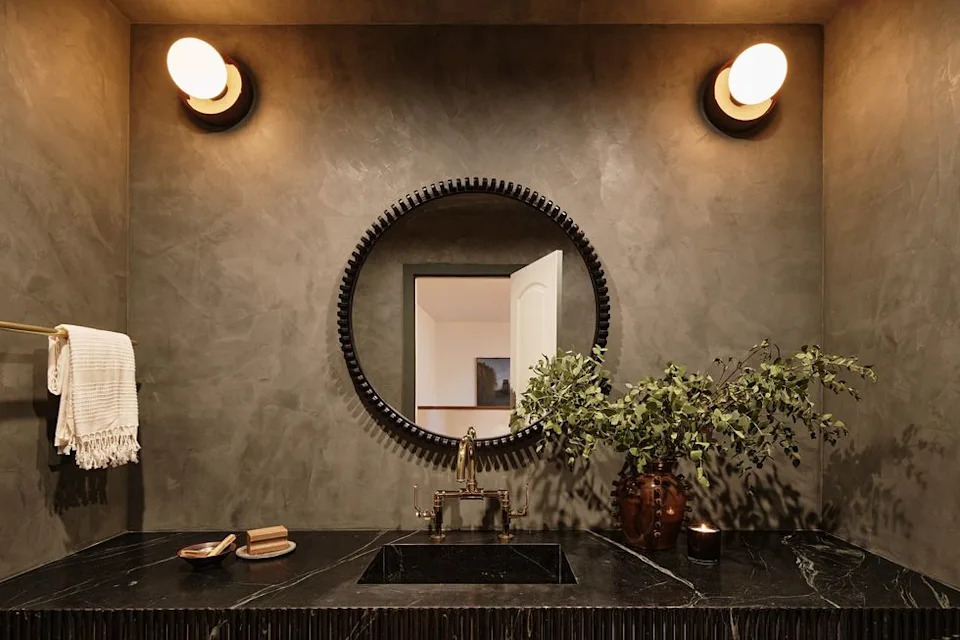 15 “Unexpected” Half Bath Decor Ideas You Need To See