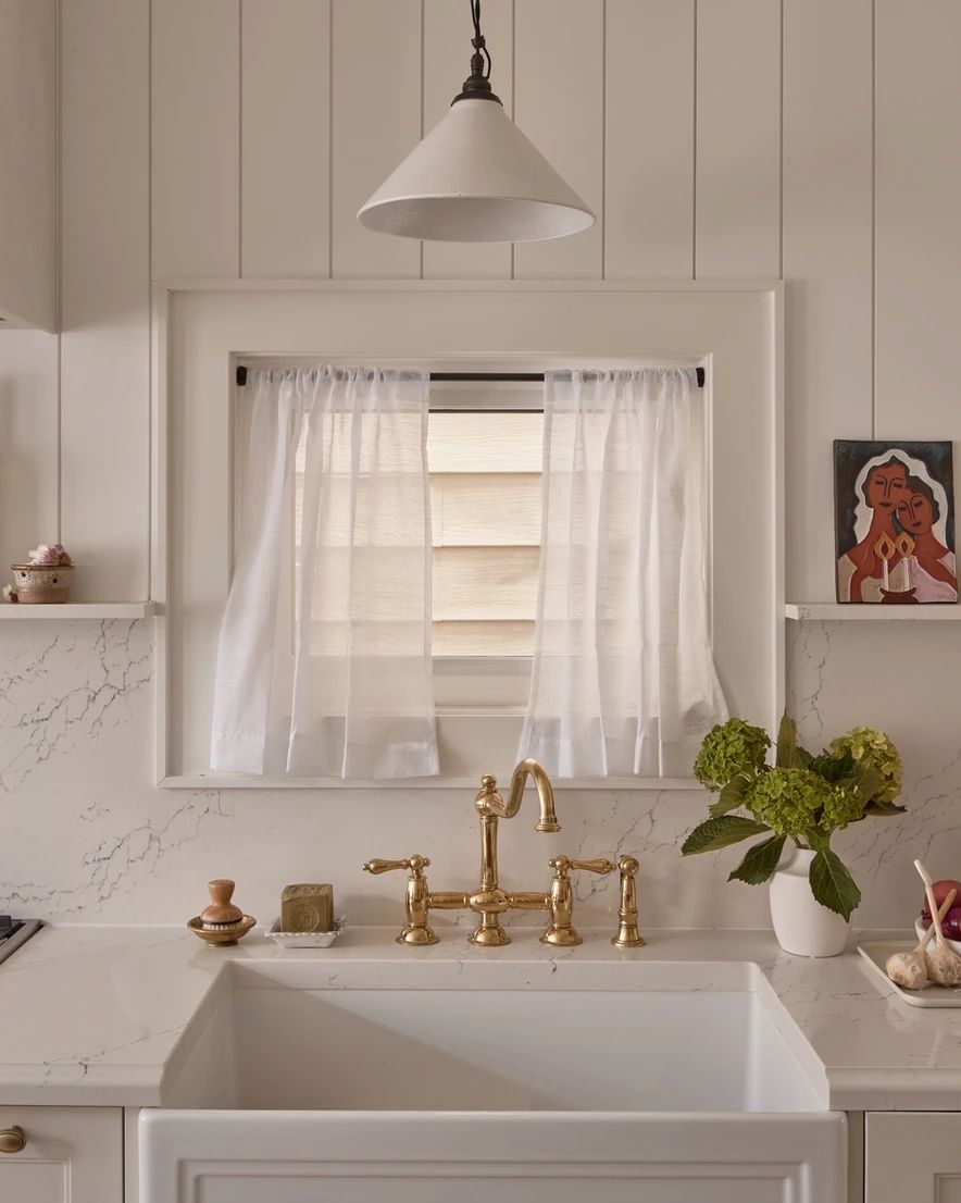 20 Stylish Kitchen Window Treatment Ideas