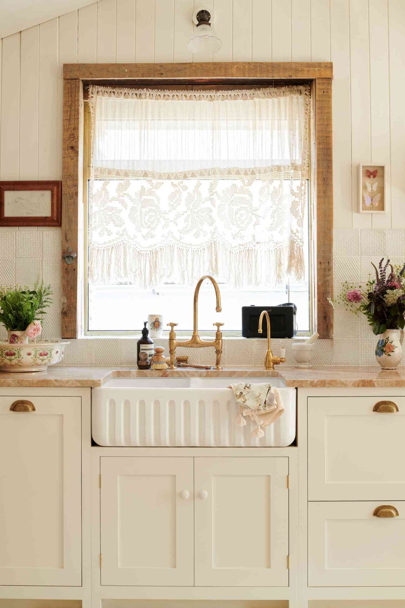 20 Stylish Kitchen Window Treatment Ideas
