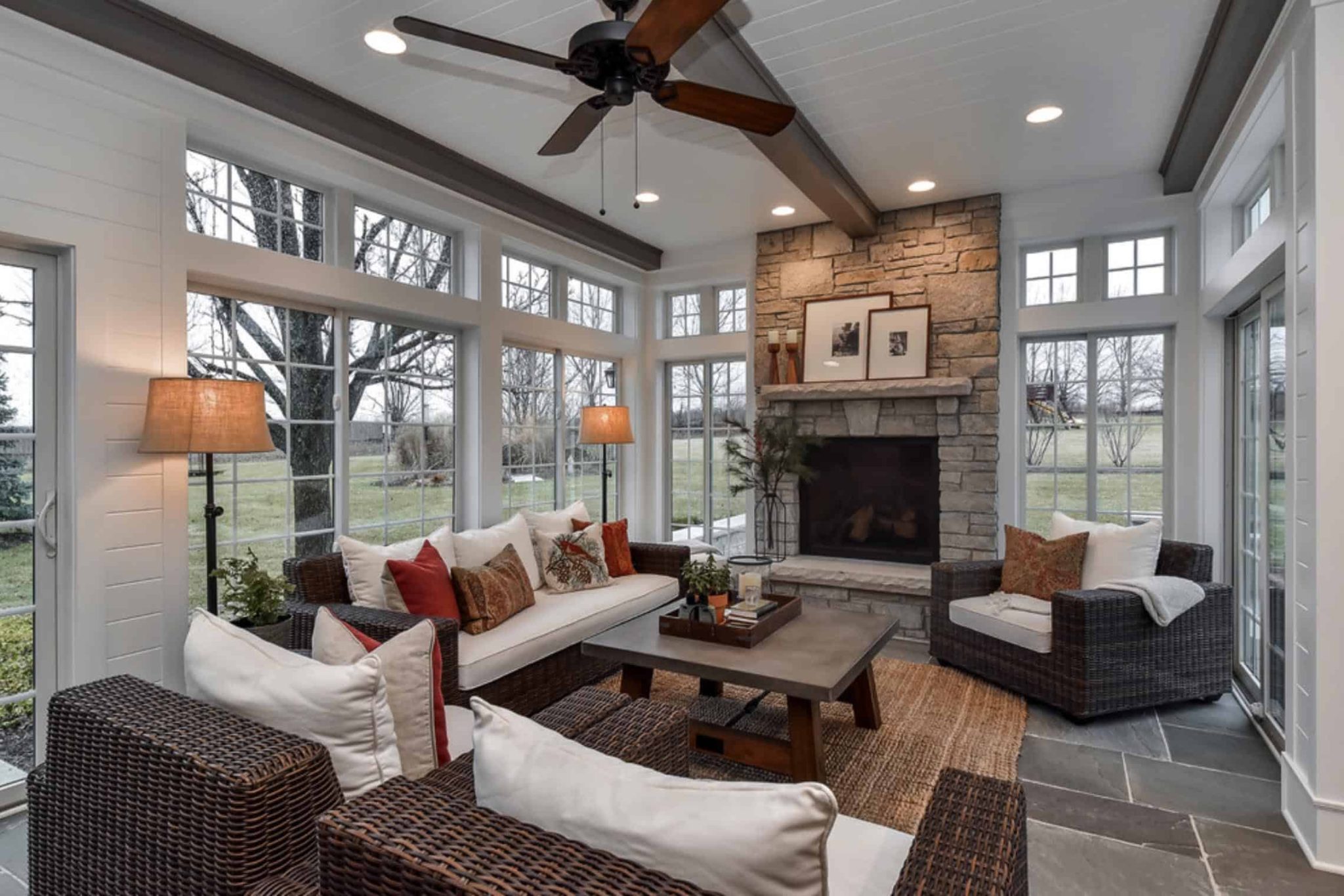 21 Beautiful and Inspiring Farmhouse Sunroom Decorating Ideas