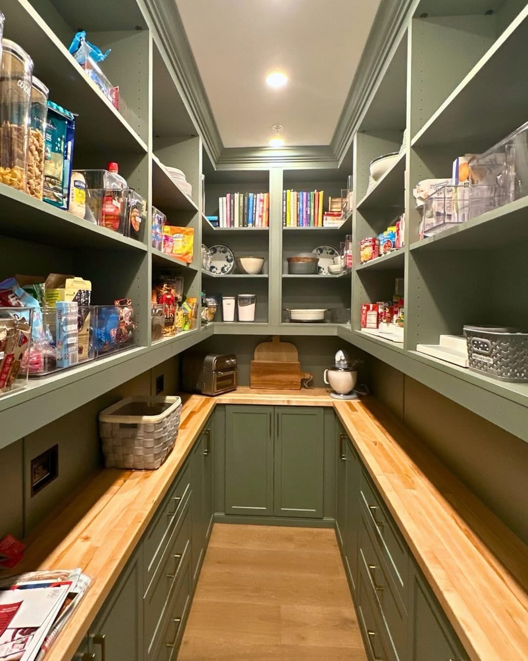 22 Shockingly Cool Walk-in Pantry Ideas 2025 You'll Regret Not Saving Sooner