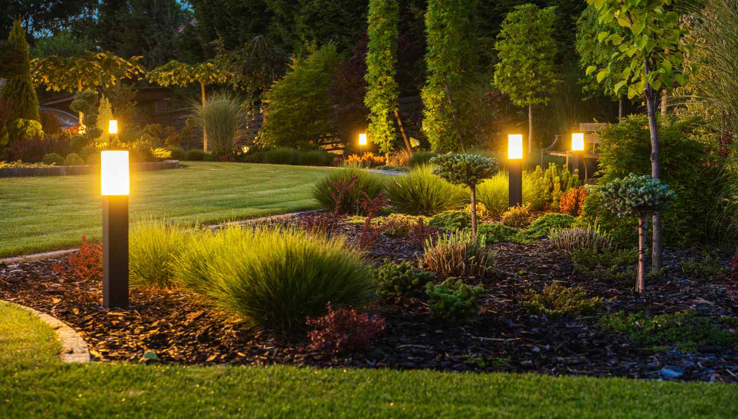 24 Backyard Lighting Ideas For A Gorgeous Glow