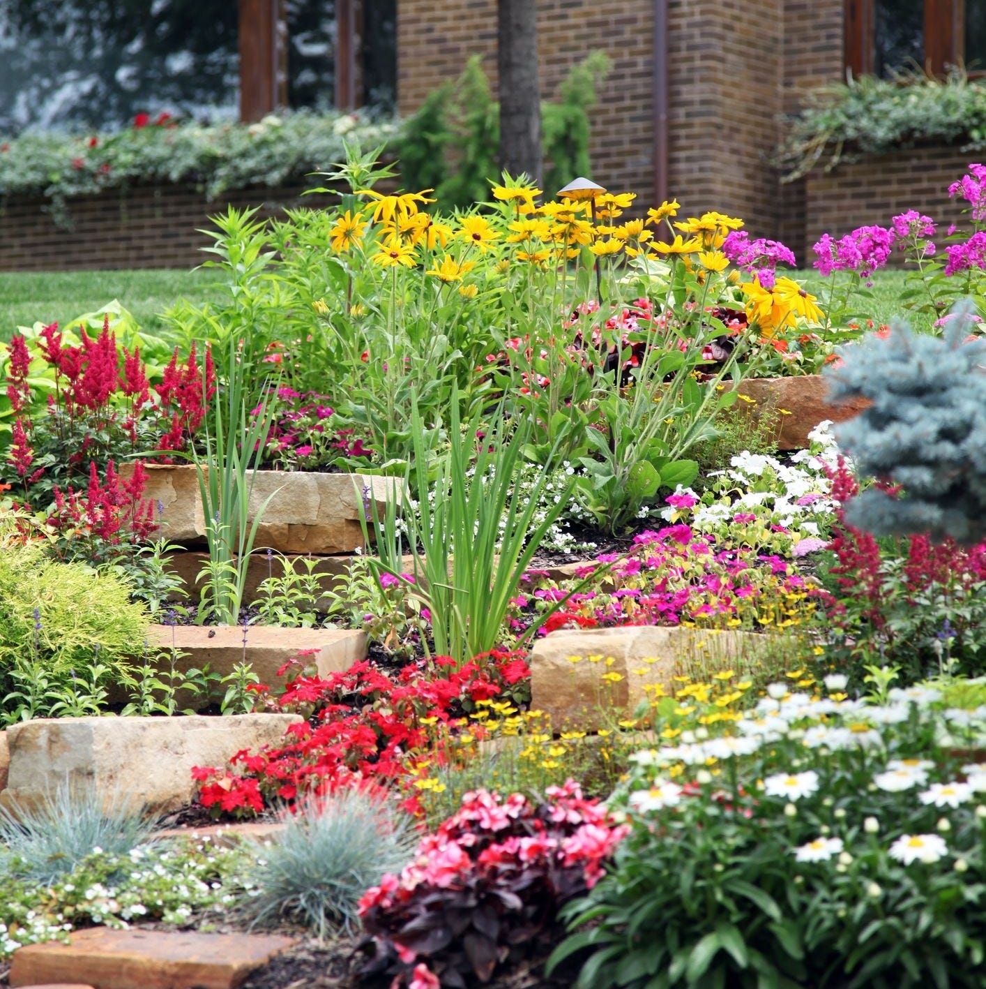 25 Best Flower Bed Ideas for Your Prettiest Garden Yet