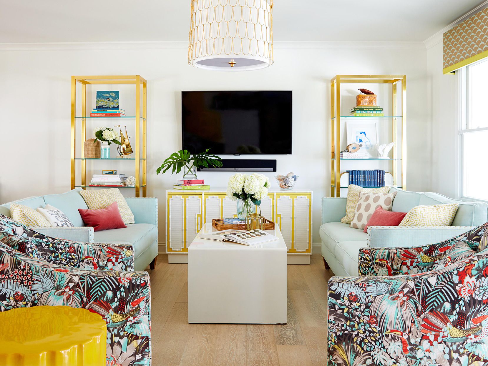 25 Cheery Ways to Decorate with Yellow Accessories and Furniture