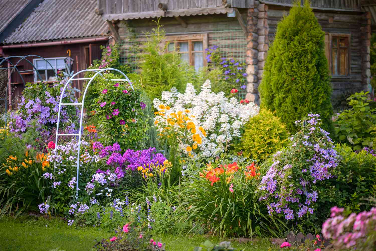 25 Flower Bed Ideas That Will Inspire Your Garden Design
