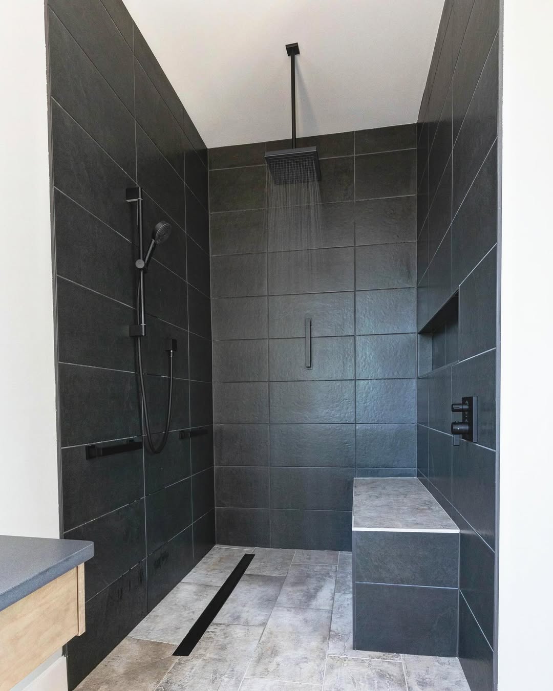 26 No Door Walk-In Shower Ideas That Make Small Bathrooms Feel Instantly Bigger