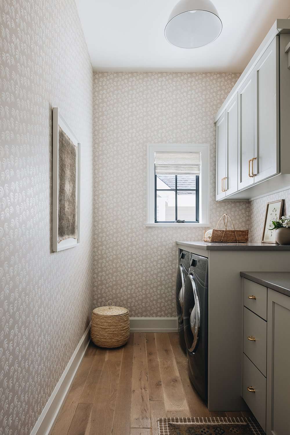 26 Stylish Laundry Room Wallpaper Ideas to Try
