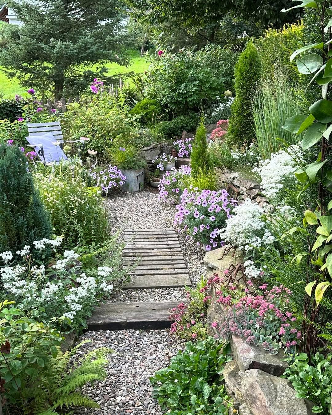 28 Garden Aesthetic Ideas for 2026 That Designers Use to Stop a Yard From Feeling Random