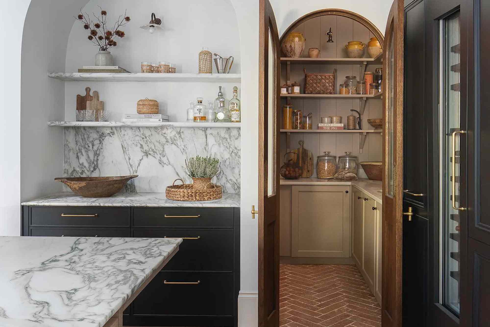 29 Pantry Door Ideas to Maximize Style and Space in Your Kitchen