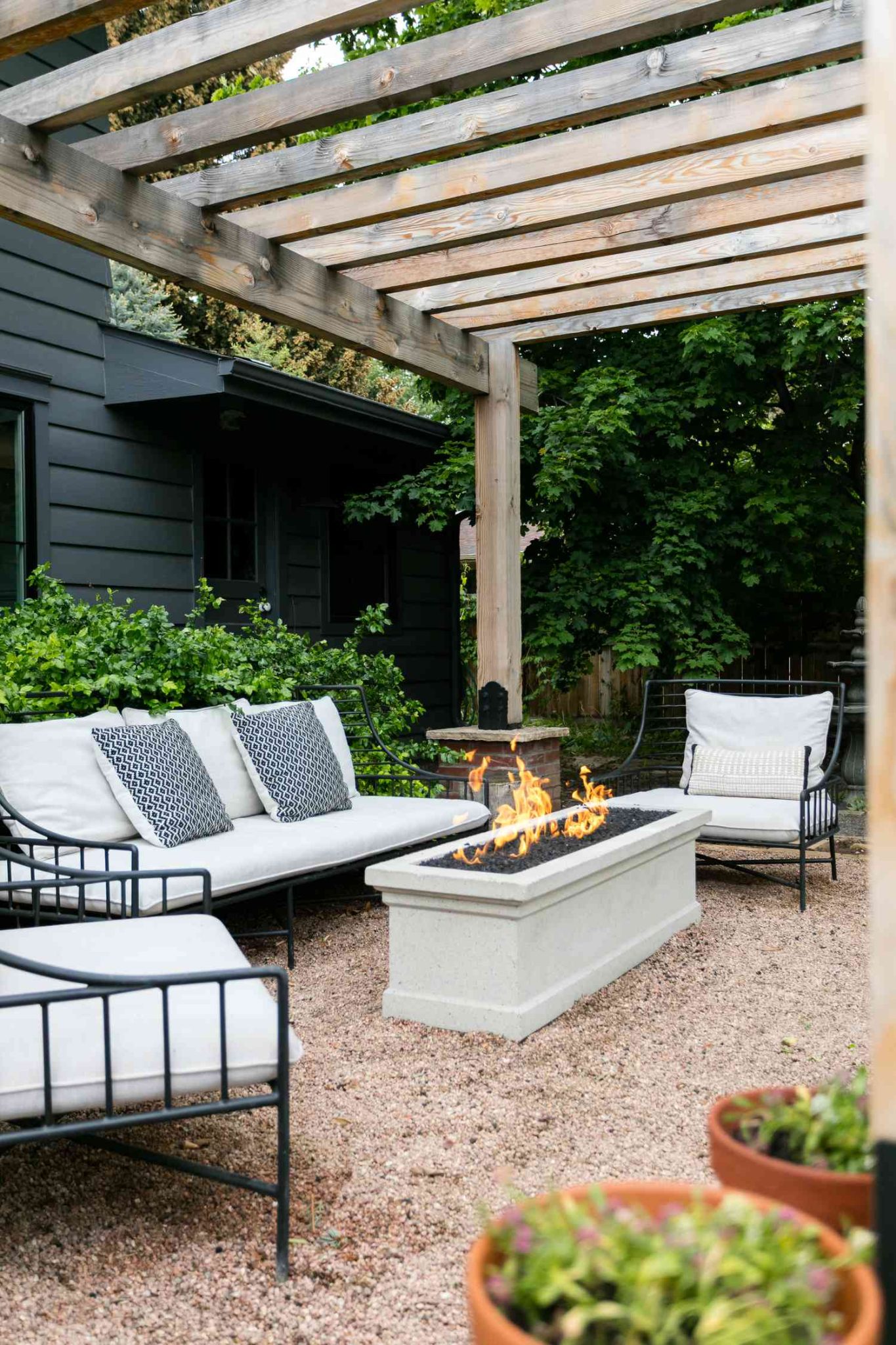 30 Fire Pit Ideas That Bring Year-Round Coziness to Your Yard