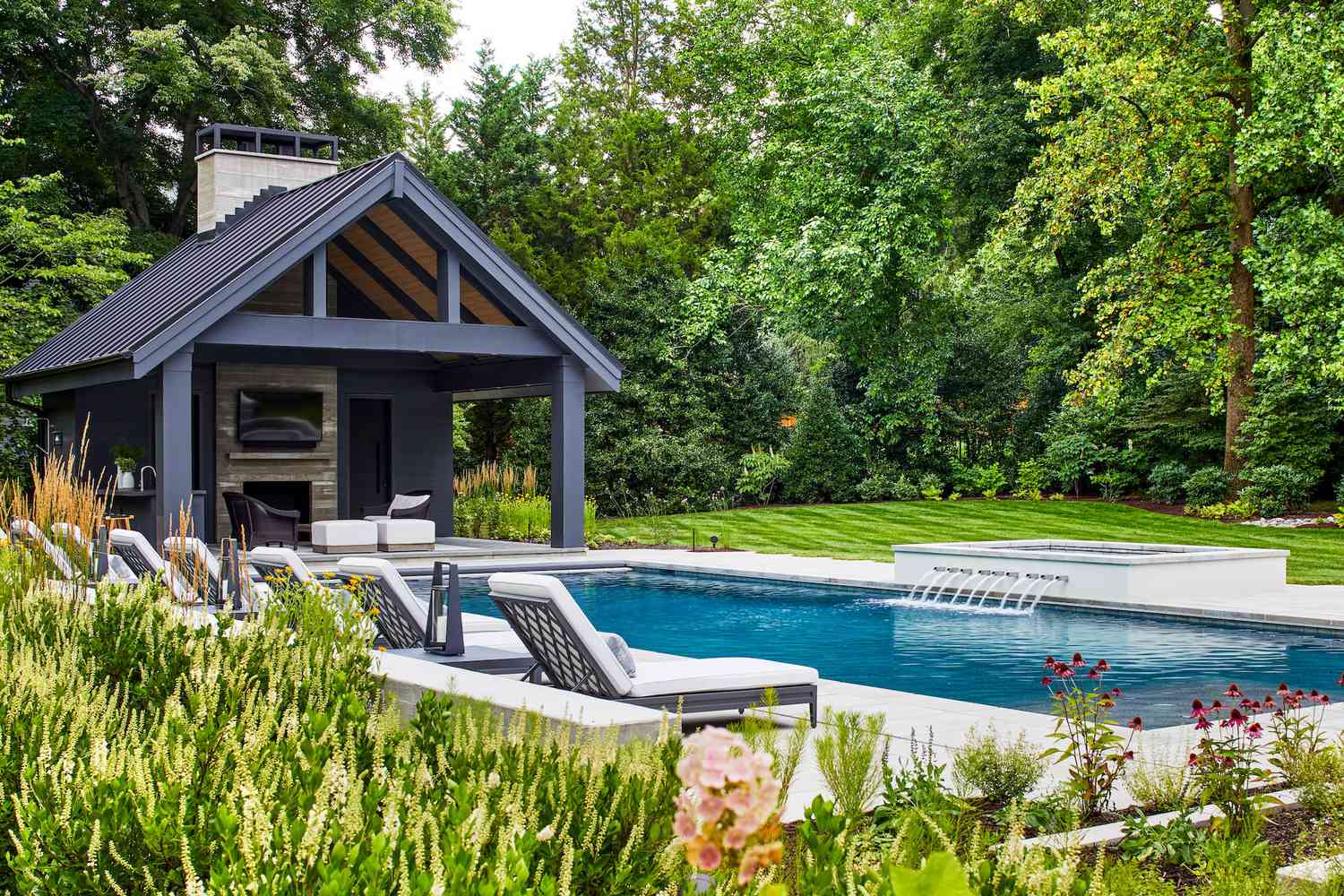 30 Pool Landscaping Ideas for a Luxurious Outdoor Retreat