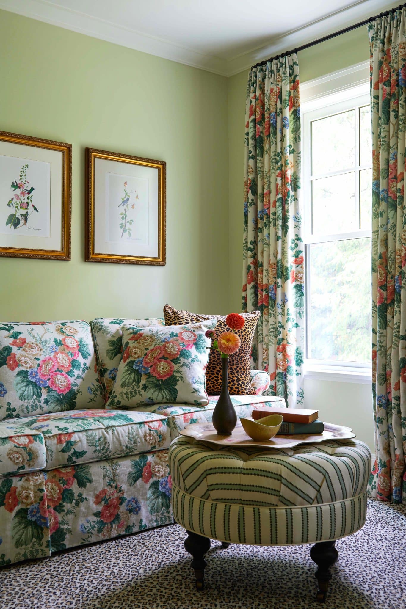 32 Best Small Living Room Ideas - How to Decorate a Small Living Room