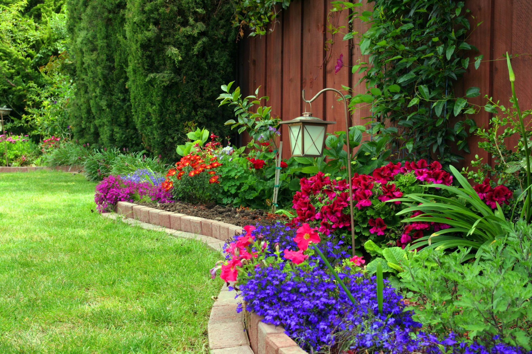 32 Flower Bed Ideas to Spruce up the Garden – Bower & Branch