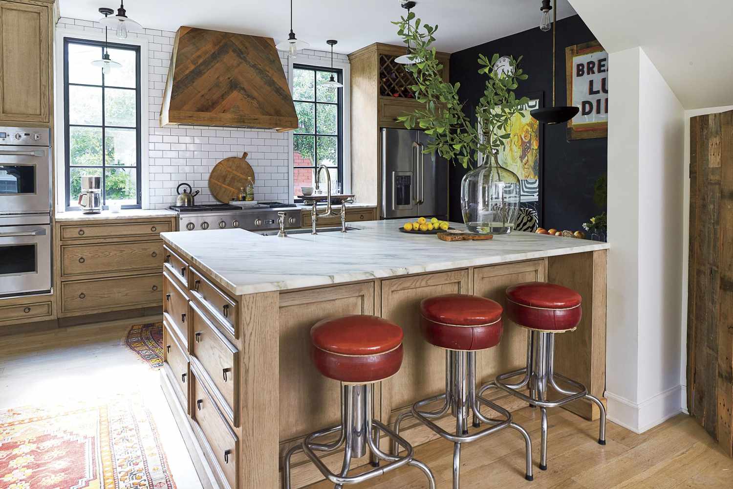 40 Modern Farmhouse Kitchens To Inspire Your Next Refresh