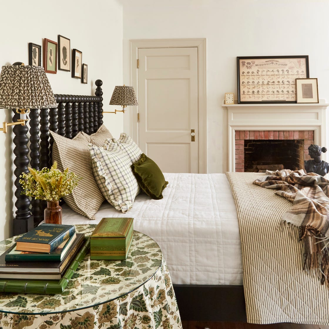 42 Guest Bedroom Ideas for a Cozy, Inviting Retreat