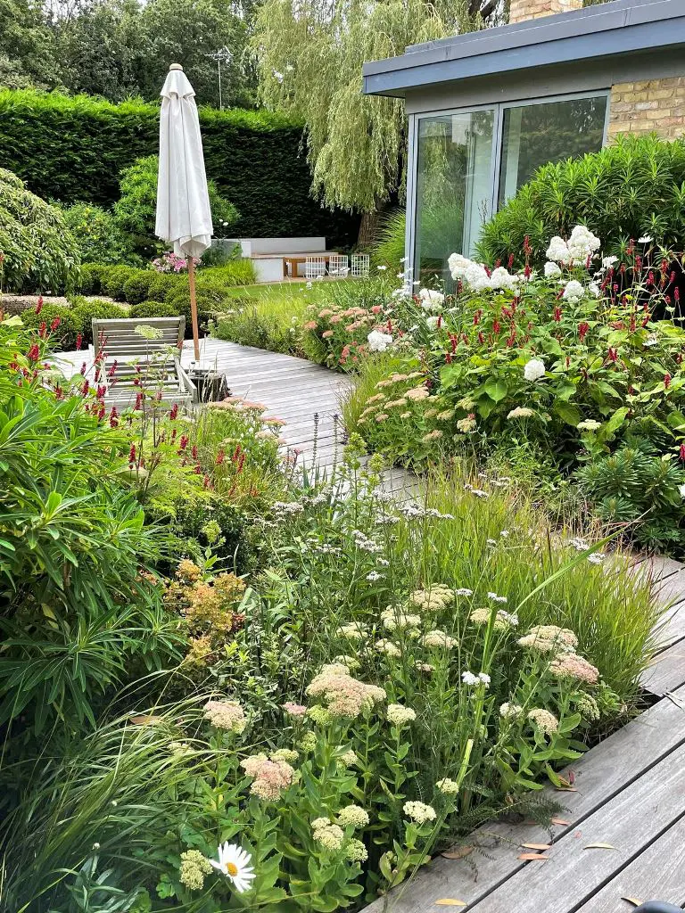 43 Modern Natural Garden Design Ideas That Inspire - Shelterness