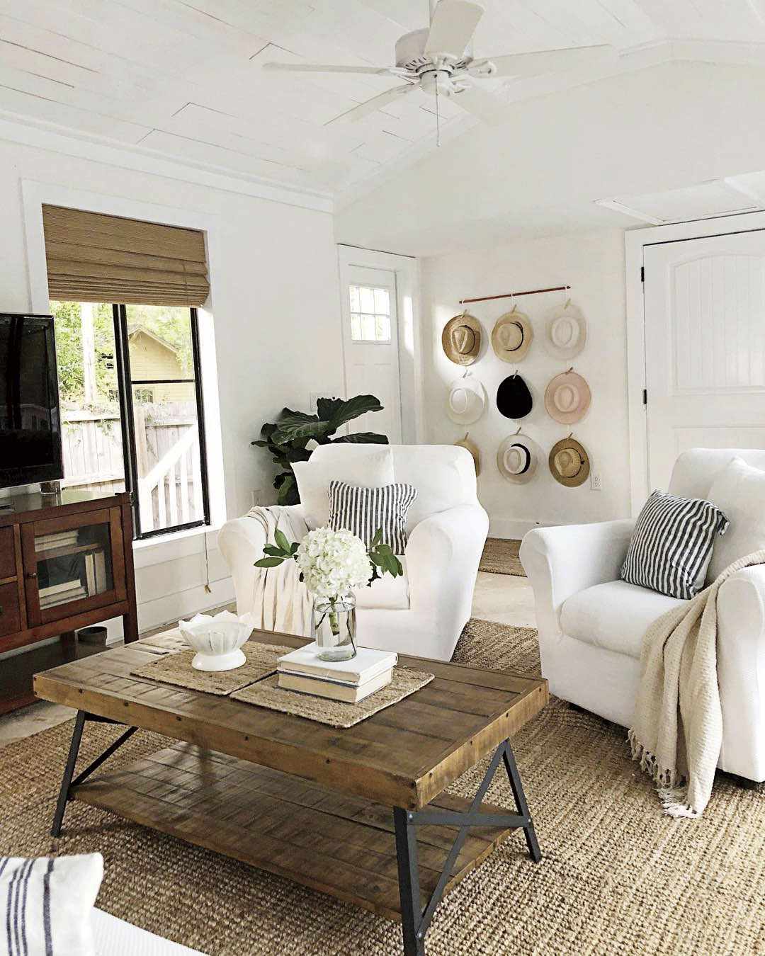 61 Farmhouse Decor Ideas That Add Rustic Southern Style