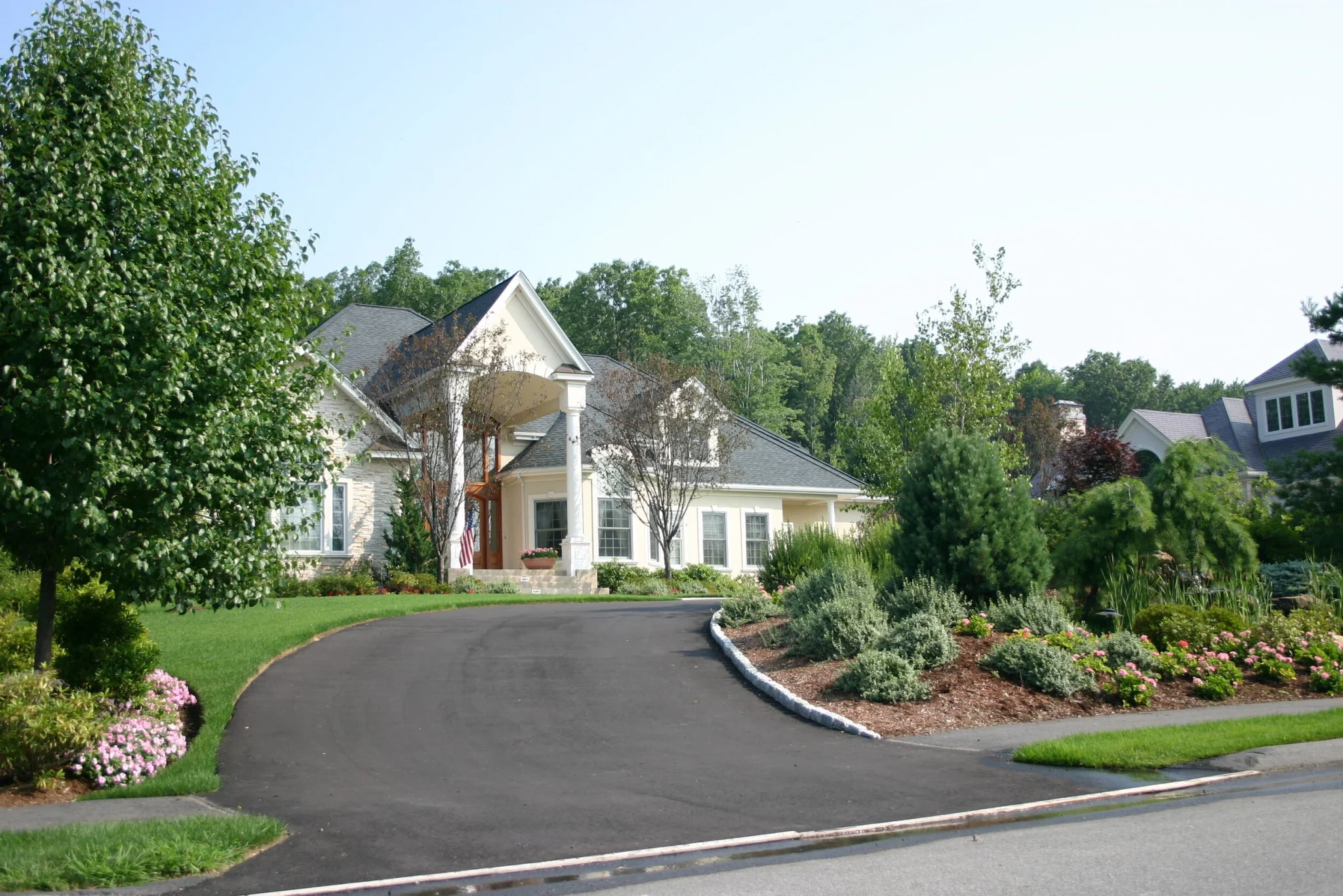 7 Outdoor Lighting Ideas for the Front of the House in the Ashland and Sudbury, MA Areas | Rutland Nurseries, Inc.