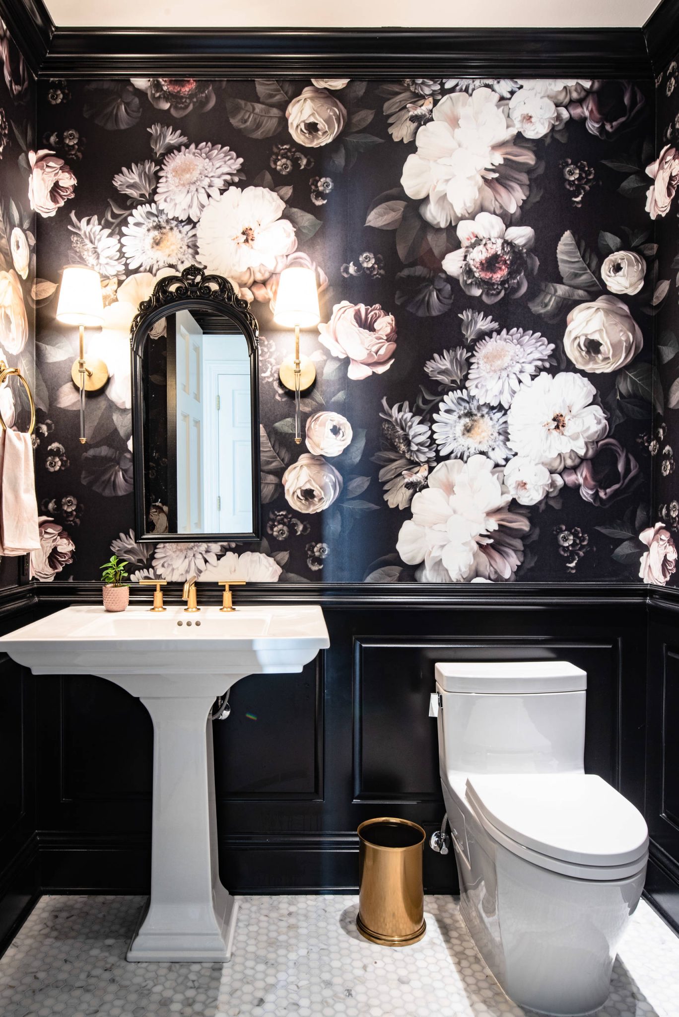 75 Powder Room with Black Walls Ideas You'll Love - May, 2026 | Houzz