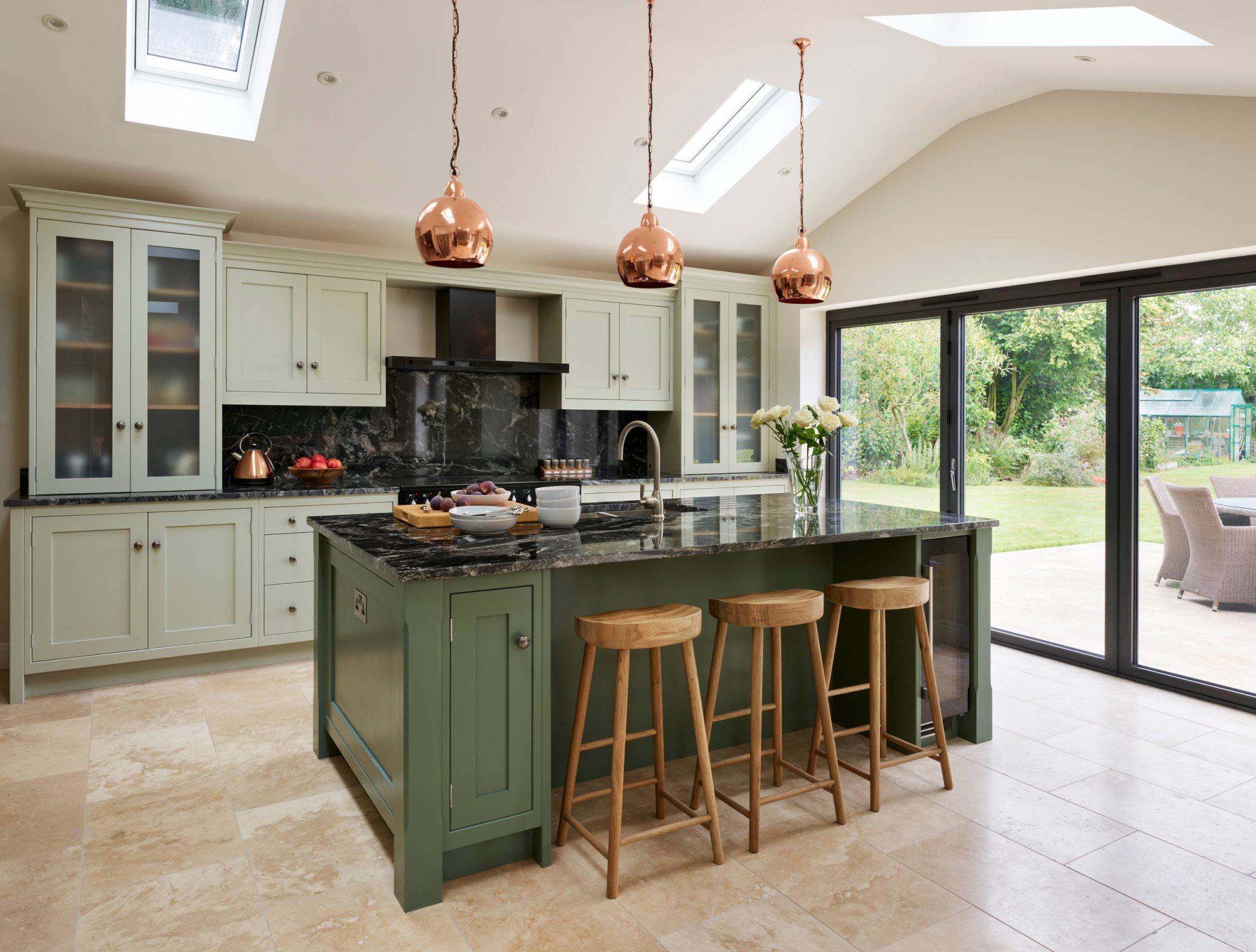 9 Kitchen Islands That Look Gorgeous in Green