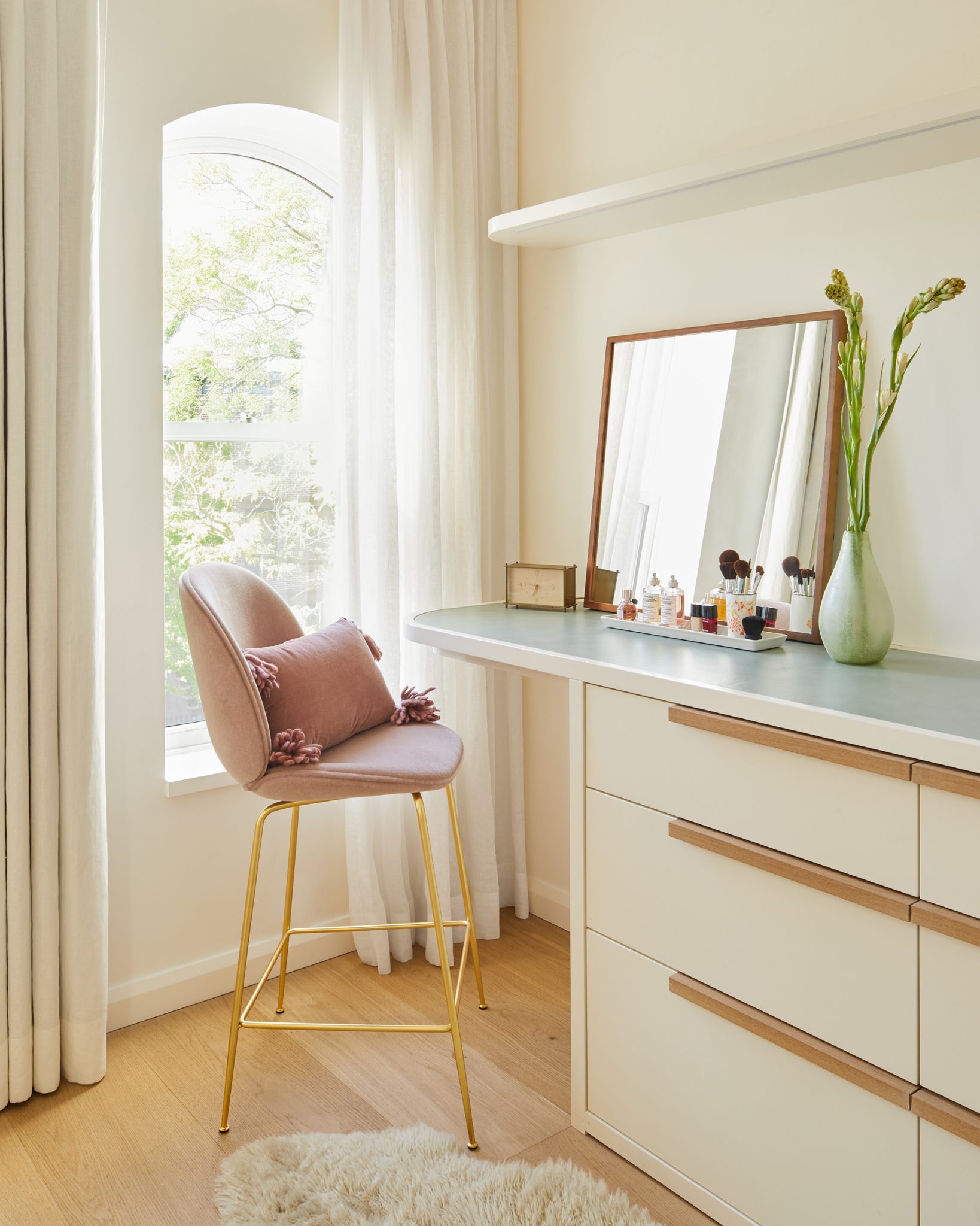 Bedroom dresser decor ideas to tie the room together | Livingetc