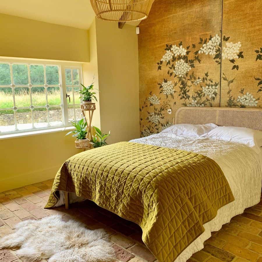 Bright and Cheerful Yellow Bedroom Decor Ideas