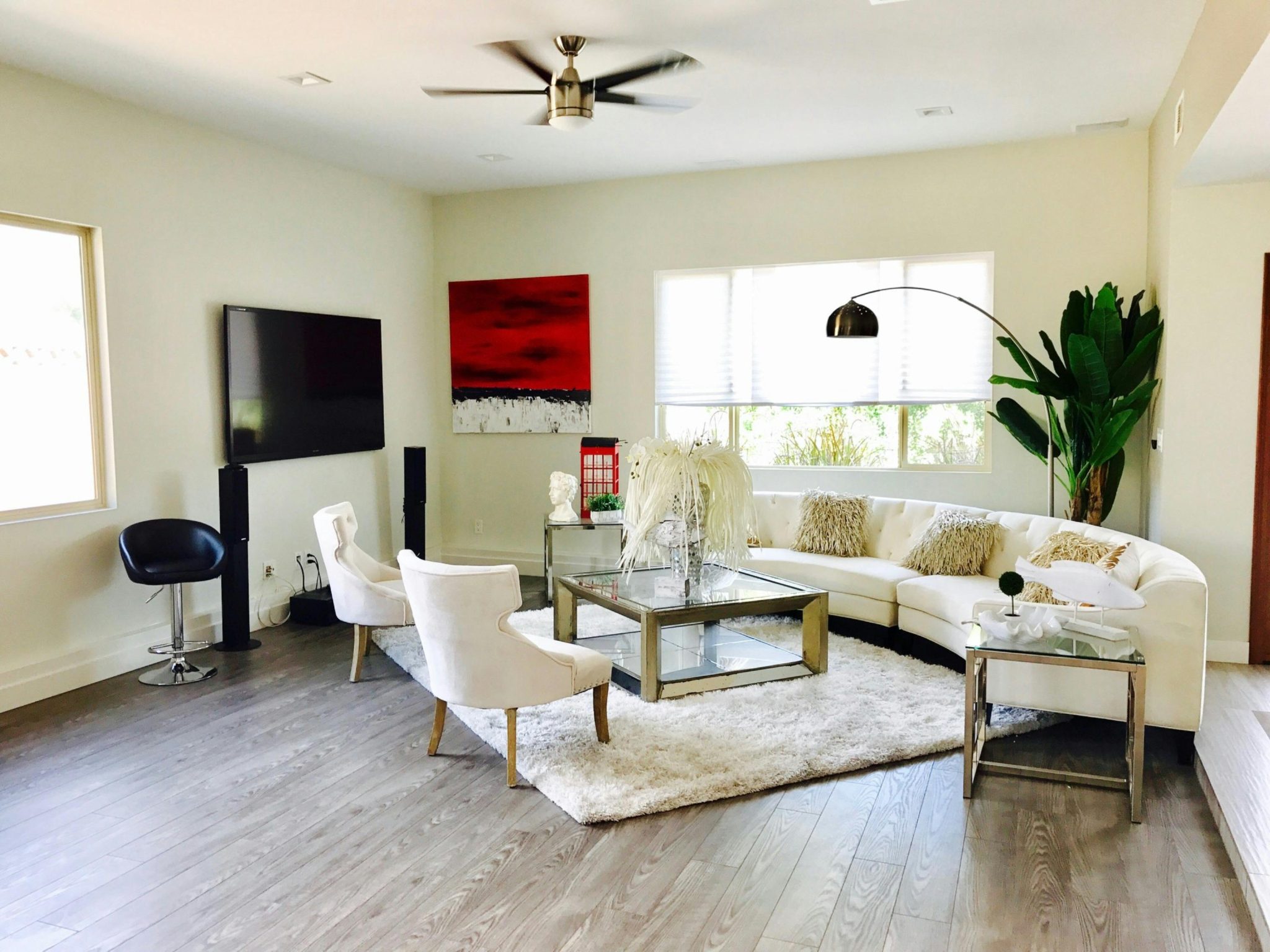Bright and modern living room in California with elegant furniture and decor.
