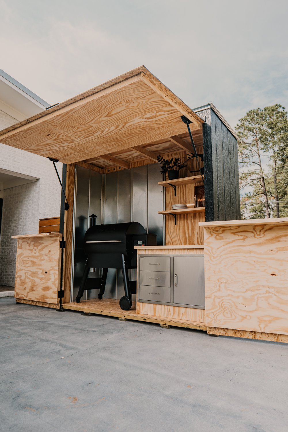 Build an Outdoor Grill Station That Closes! — Woodbrew by Dylan Strachan
