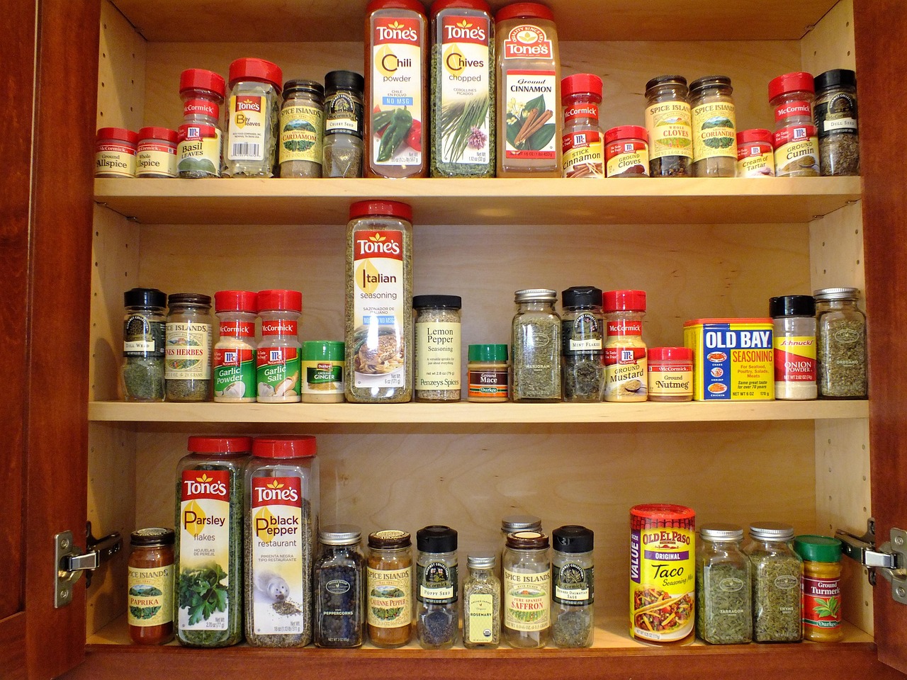 cabinet, spices, orderly, organize, organized, storage, cooking, seasoning, herbs, kitchen, ingredient, brown kitchen, brown cooking, cabinet, cabinet, cabinet, cabinet, cabinet, orderly, orderly, ord